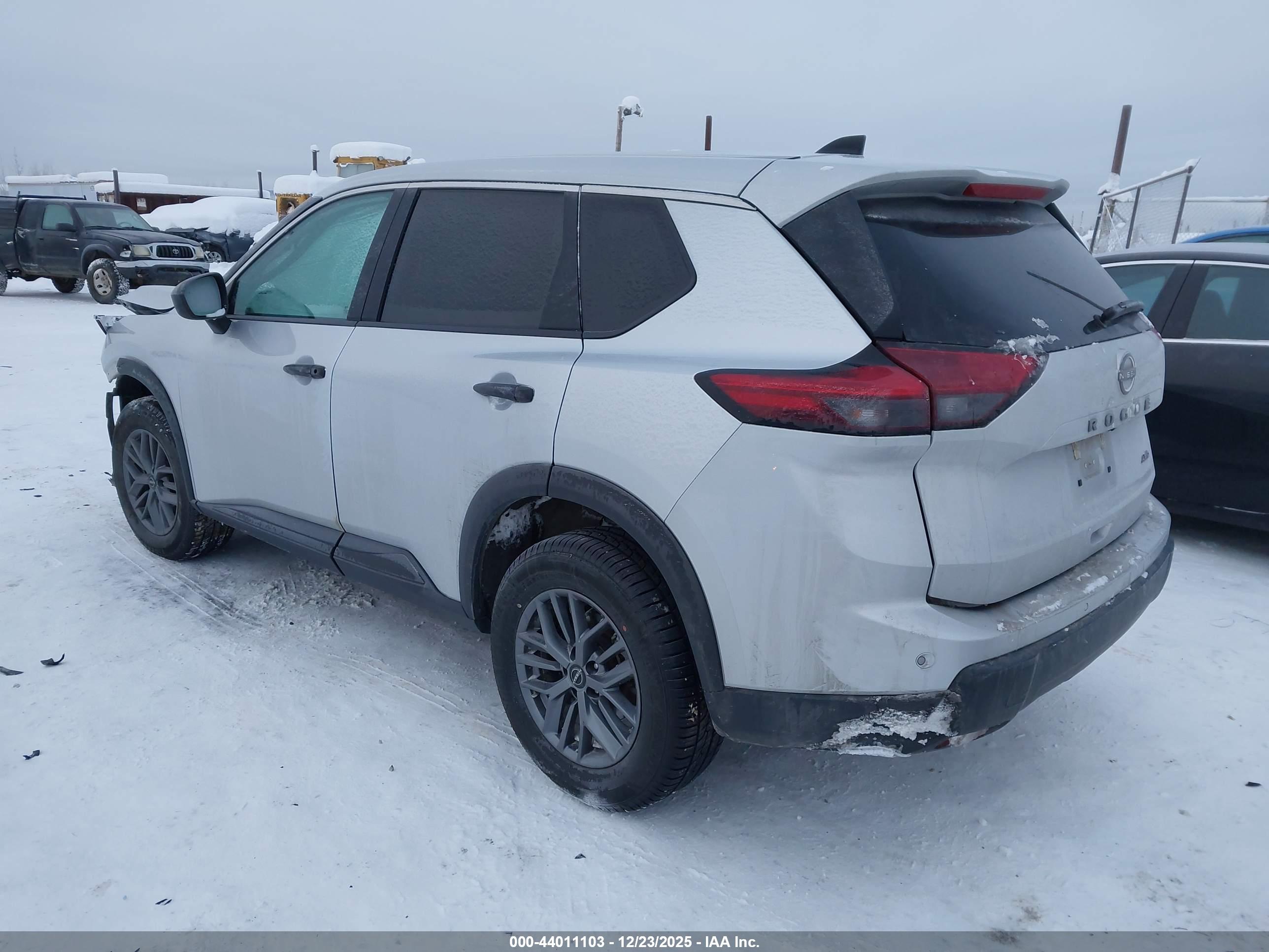 NISSAN ROGUE image 3