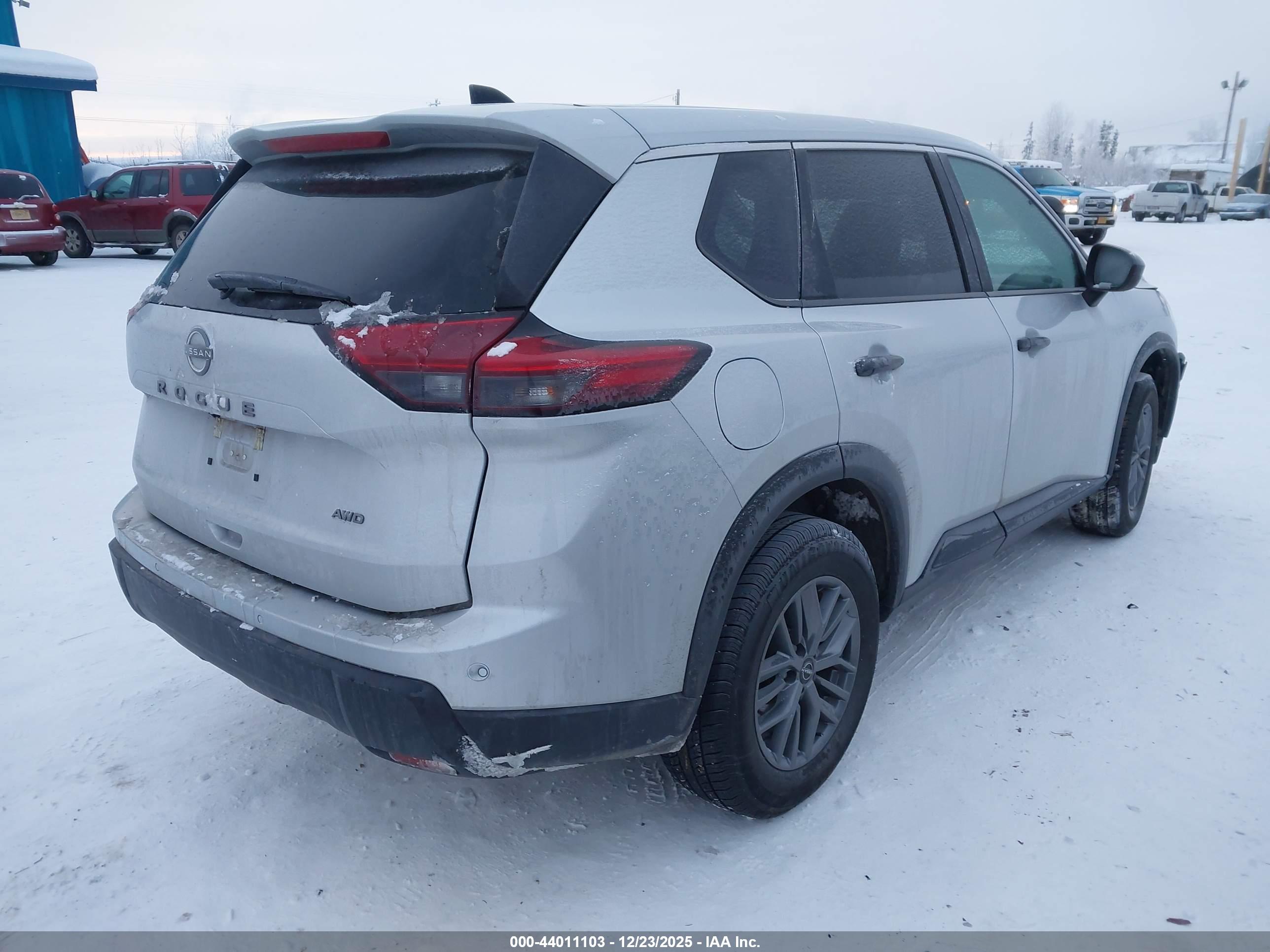 NISSAN ROGUE image 4