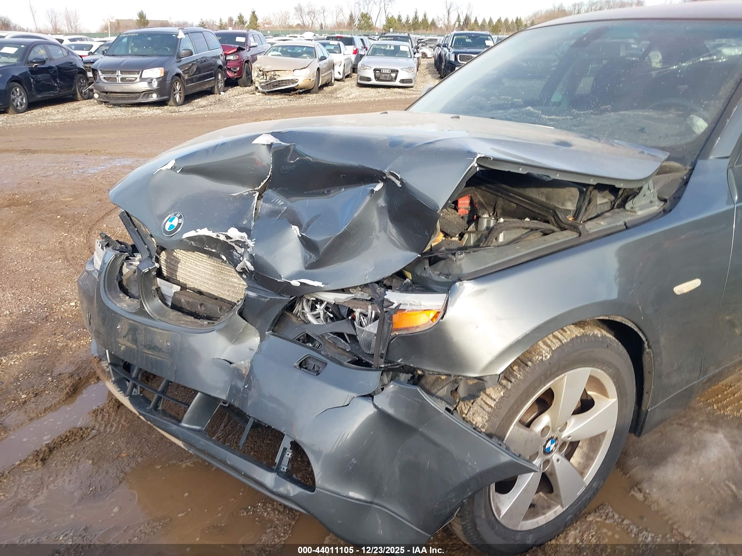 BMW 525XI image 6