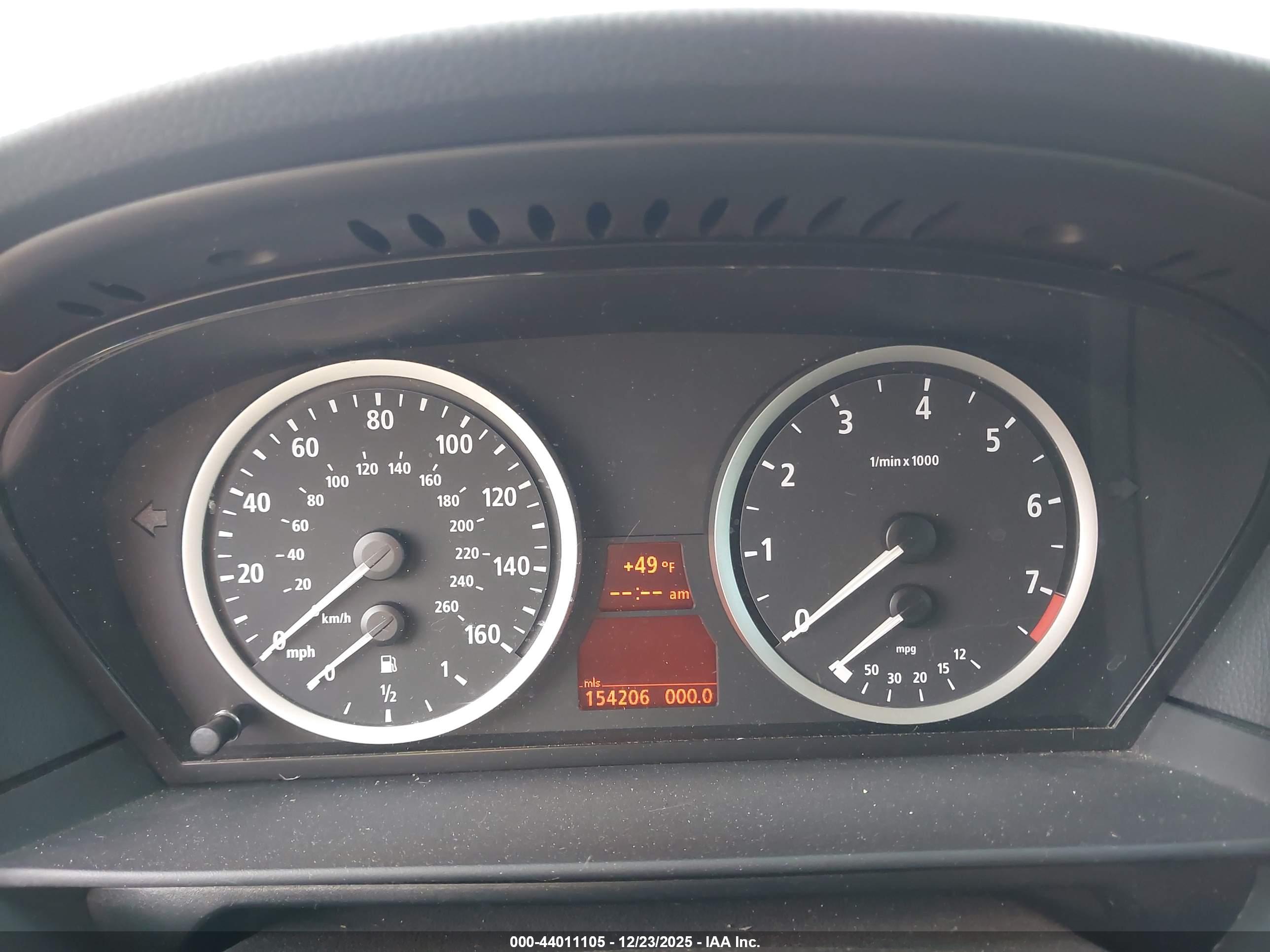 BMW 525XI image 7