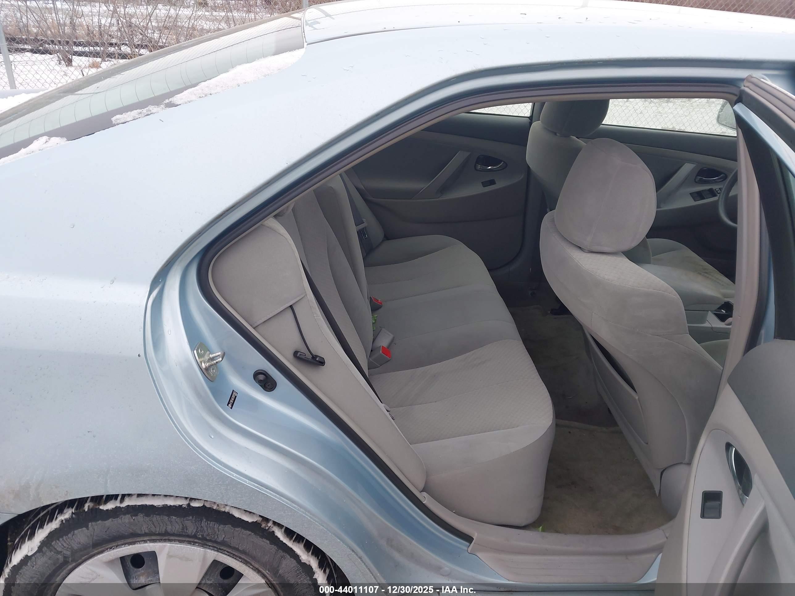 TOYOTA CAMRY image 8