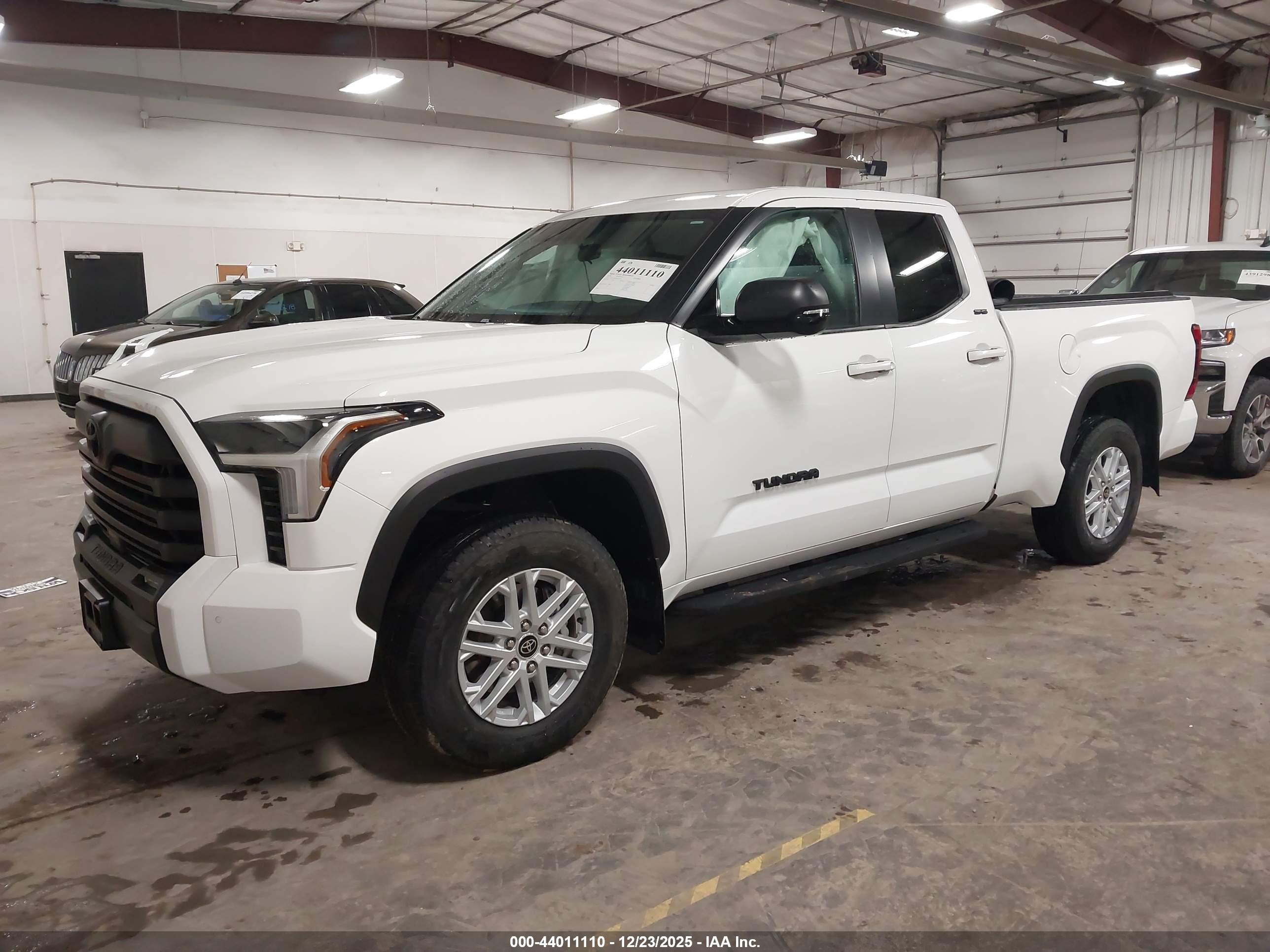TOYOTA TUNDRA image 2