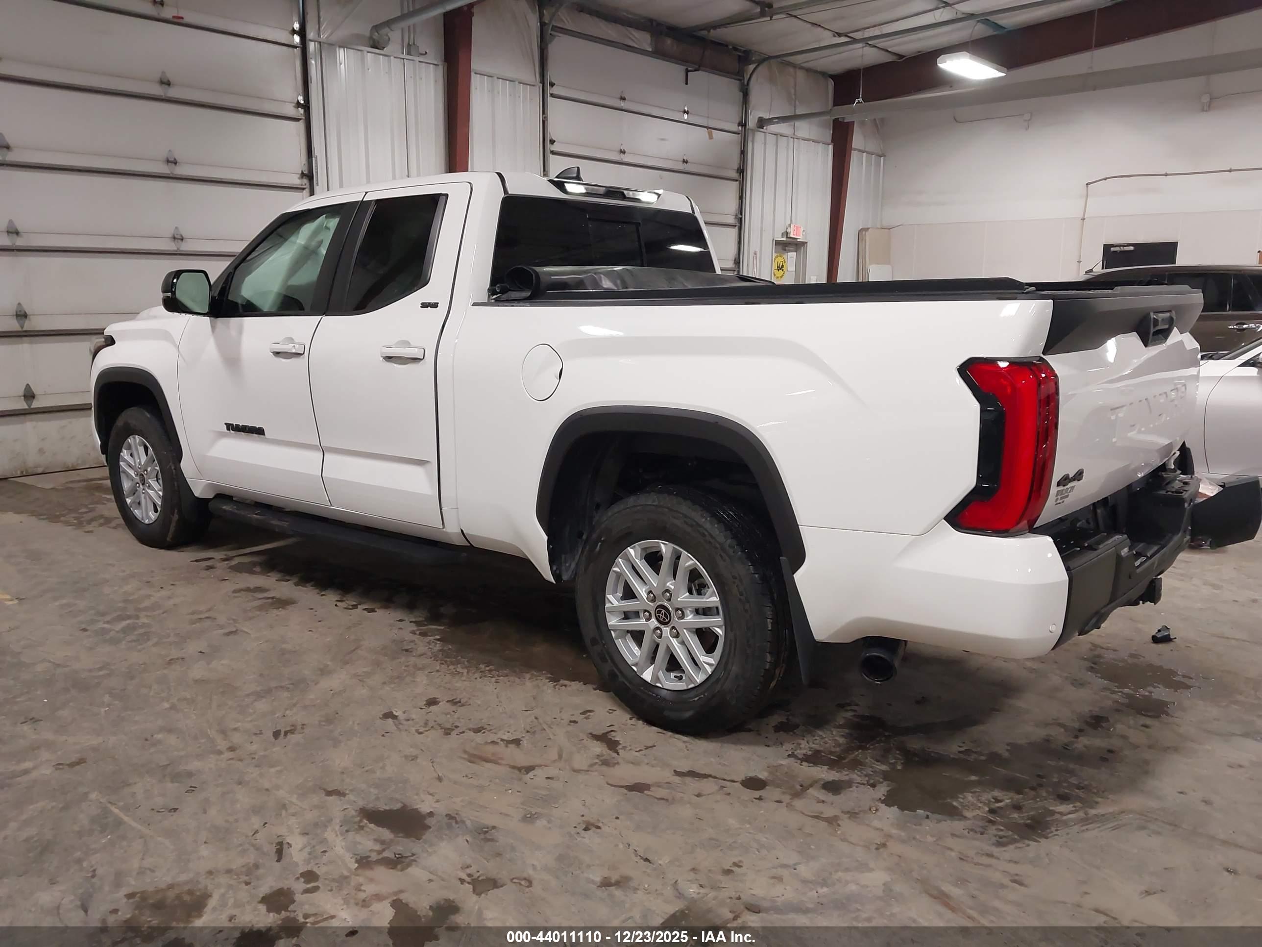 TOYOTA TUNDRA image 3