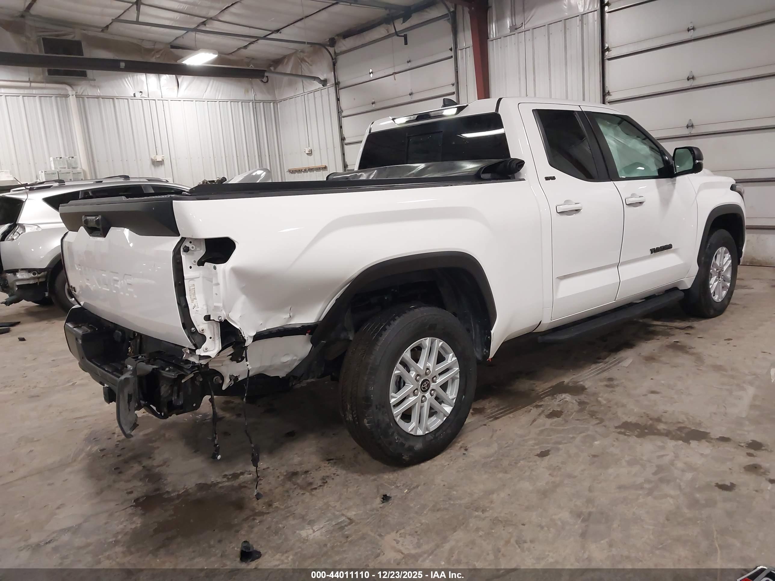TOYOTA TUNDRA image 4
