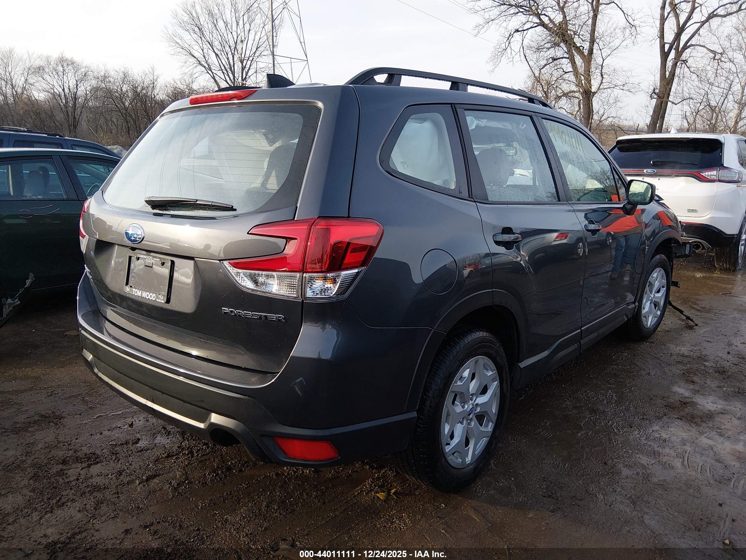SUBARU FORESTER image 4