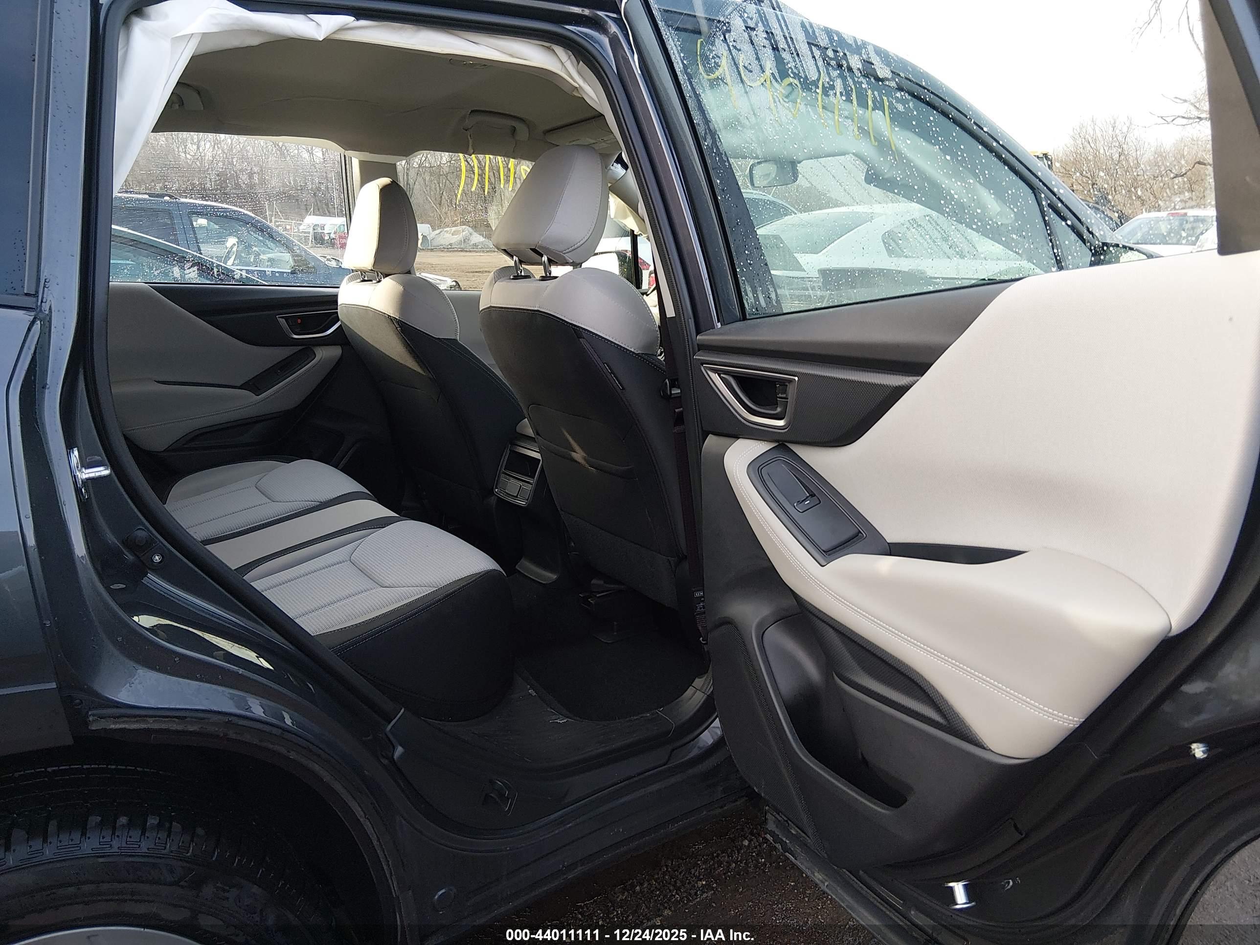 SUBARU FORESTER image 8