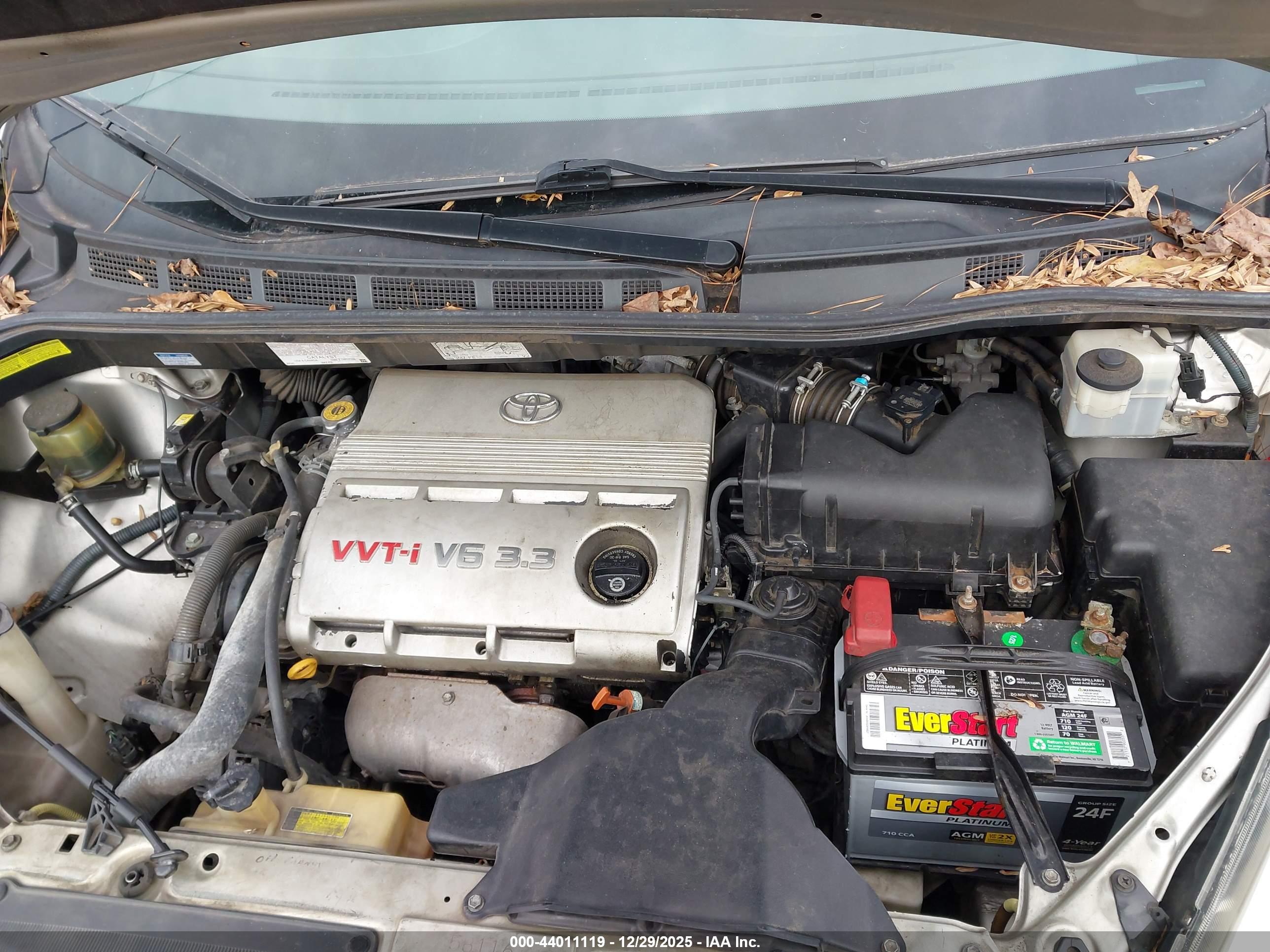 TOYOTA SIENNA image 10