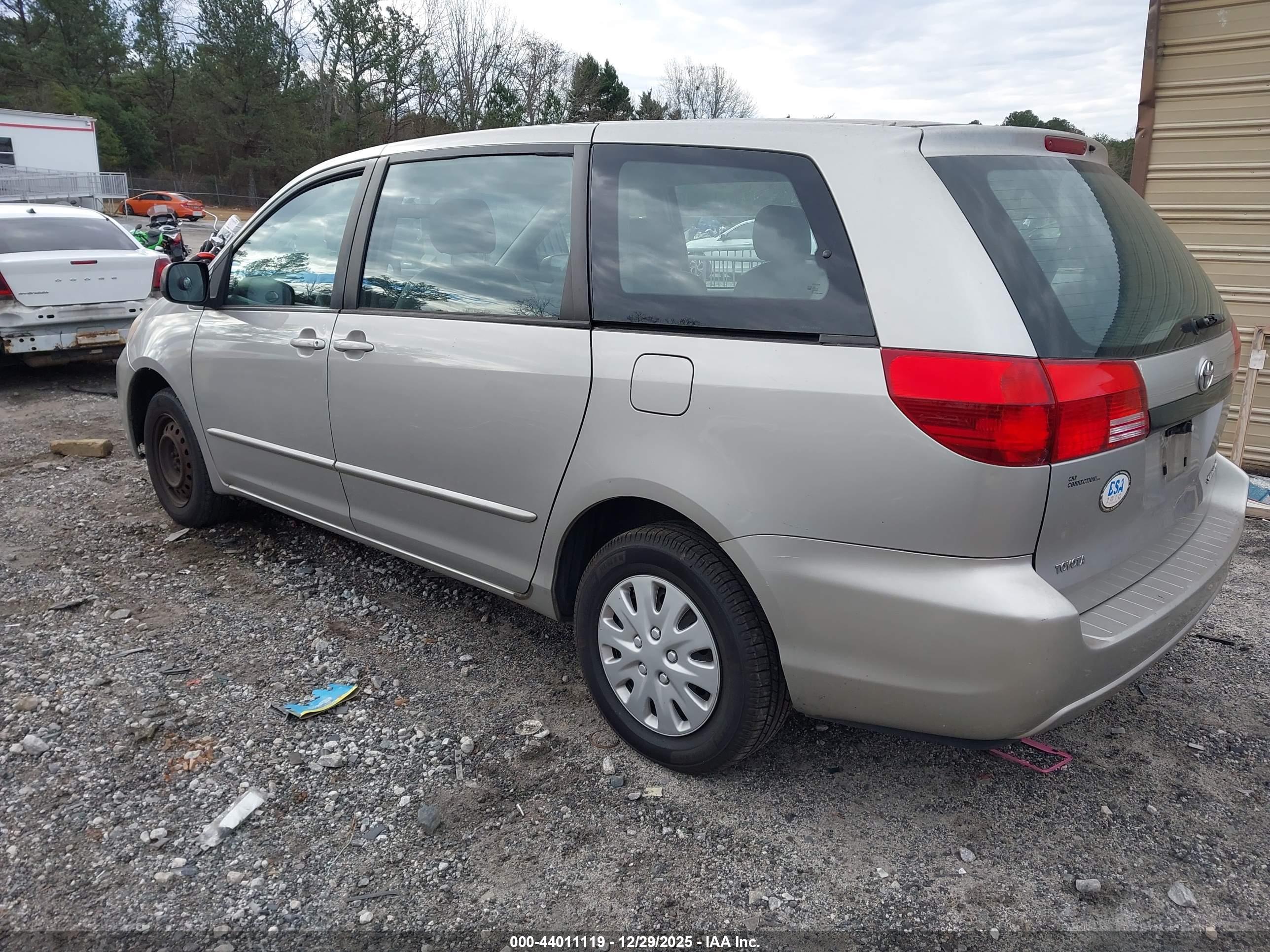 TOYOTA SIENNA image 3