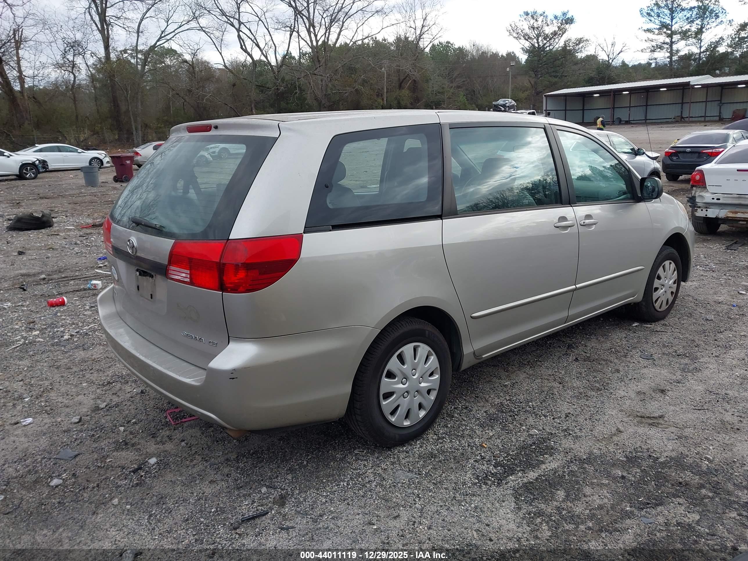 TOYOTA SIENNA image 4