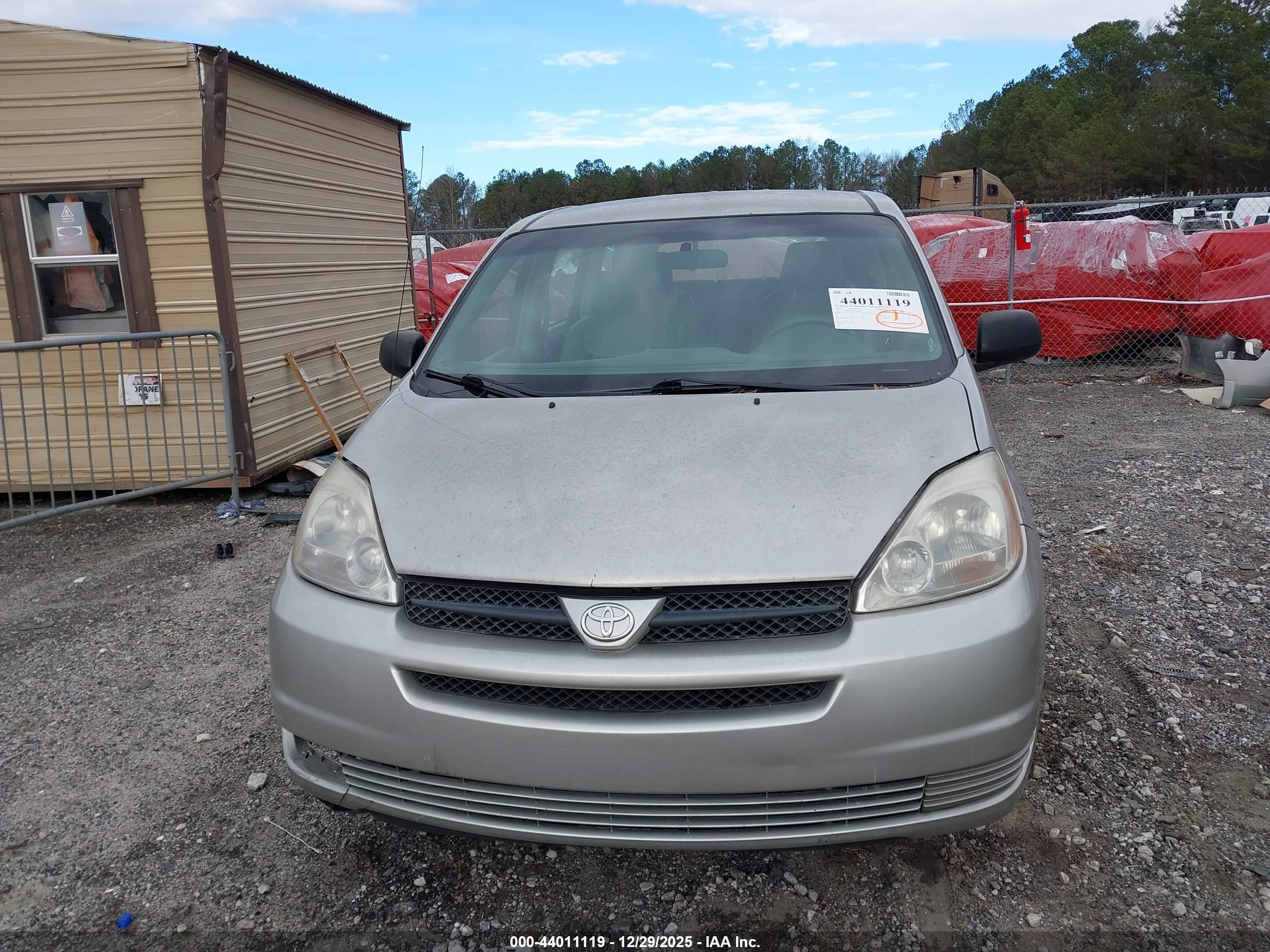 TOYOTA SIENNA image 6