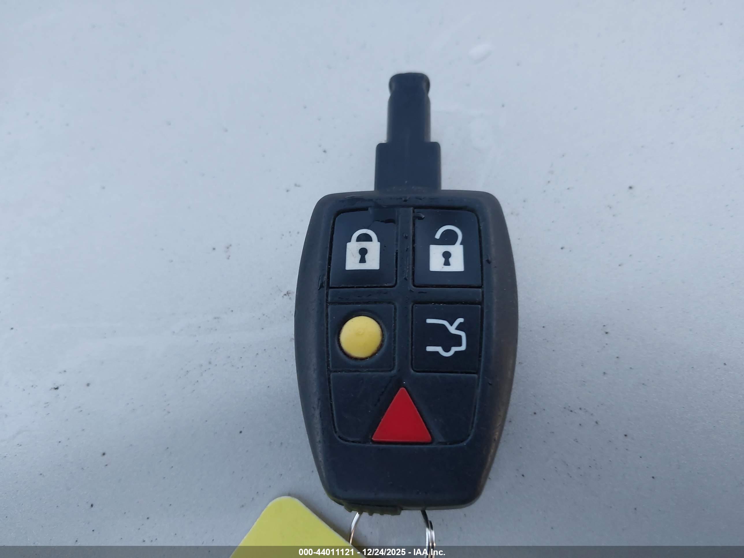 VOLVO S40 image 11
