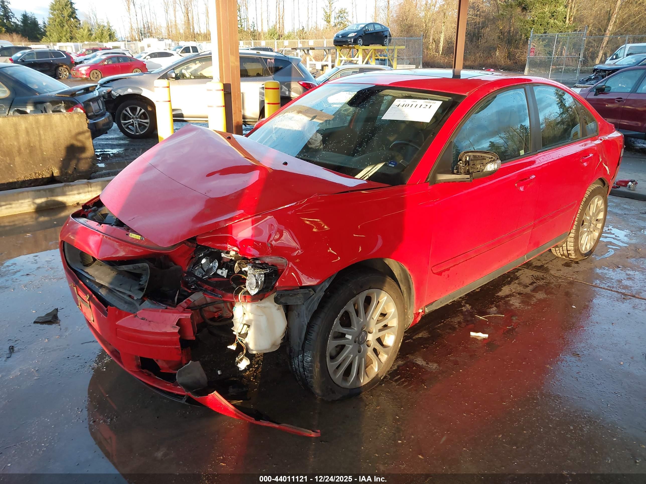 VOLVO S40 image 2