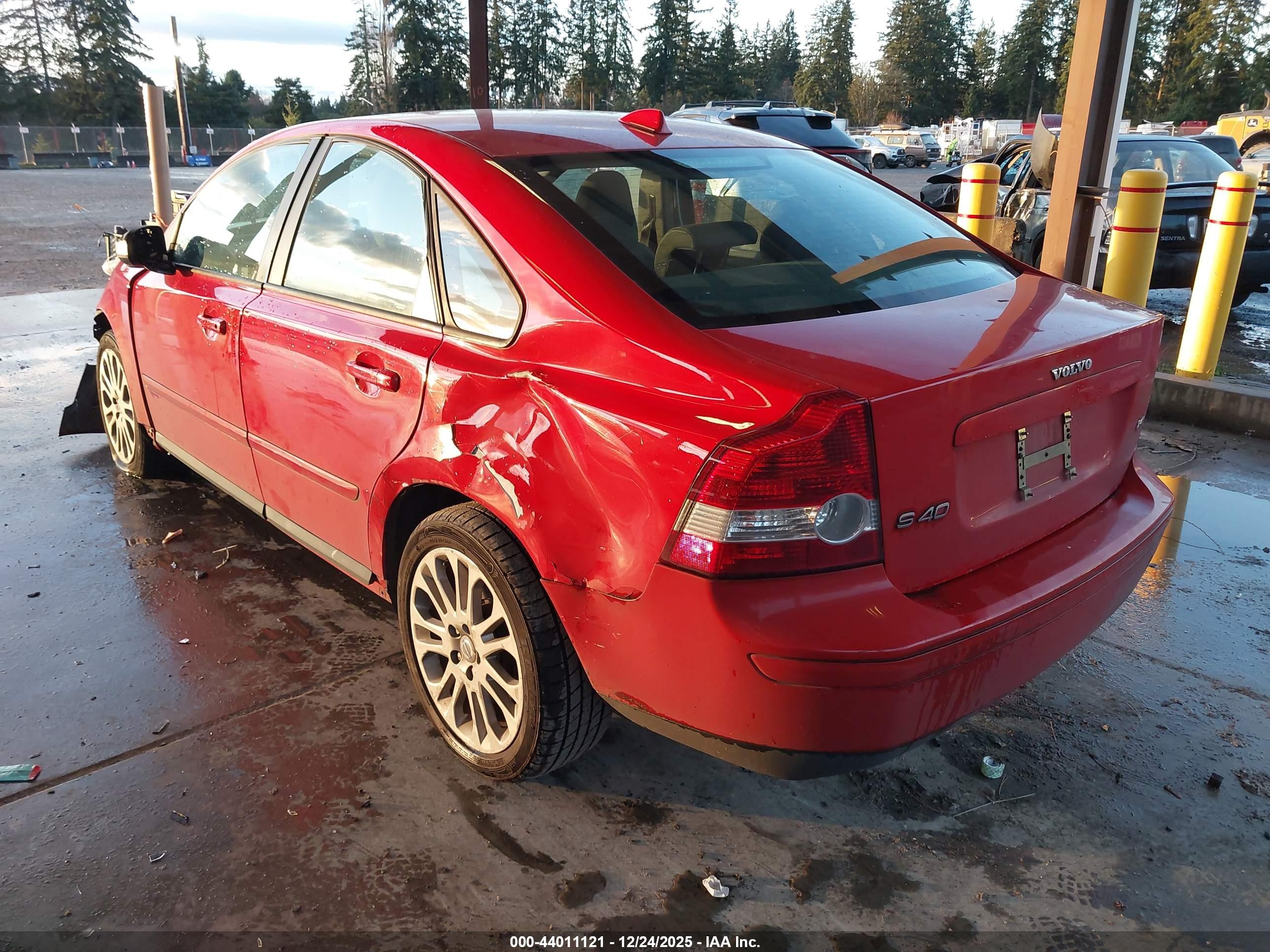 VOLVO S40 image 3