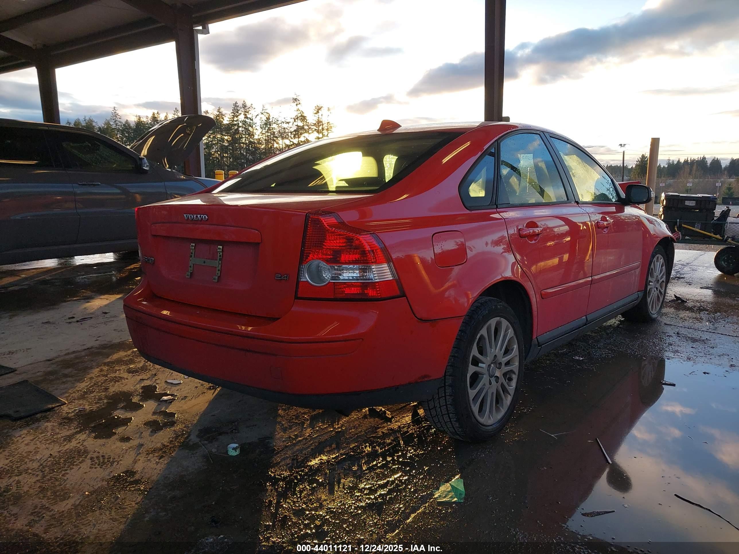 VOLVO S40 image 4