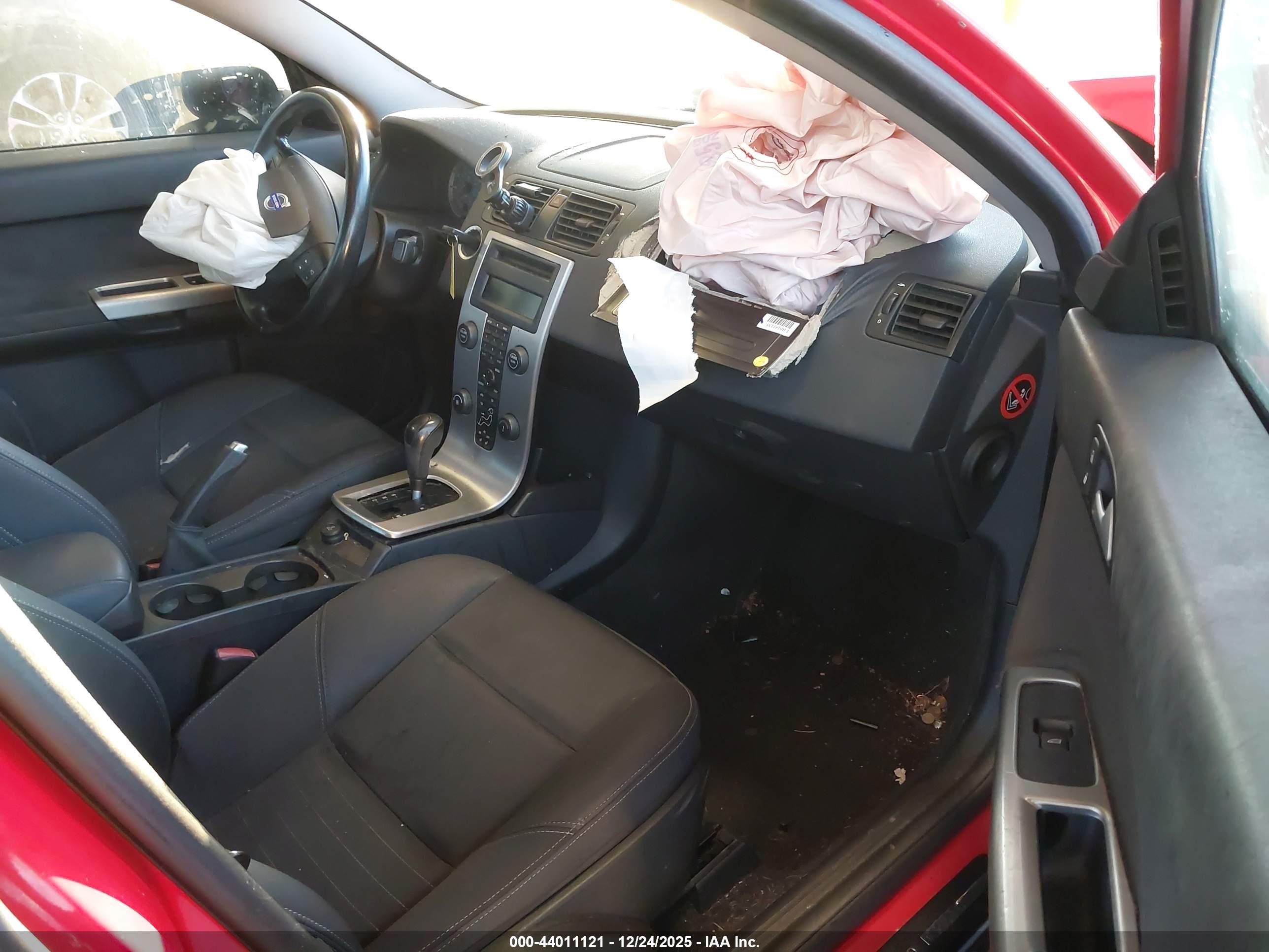 VOLVO S40 image 5