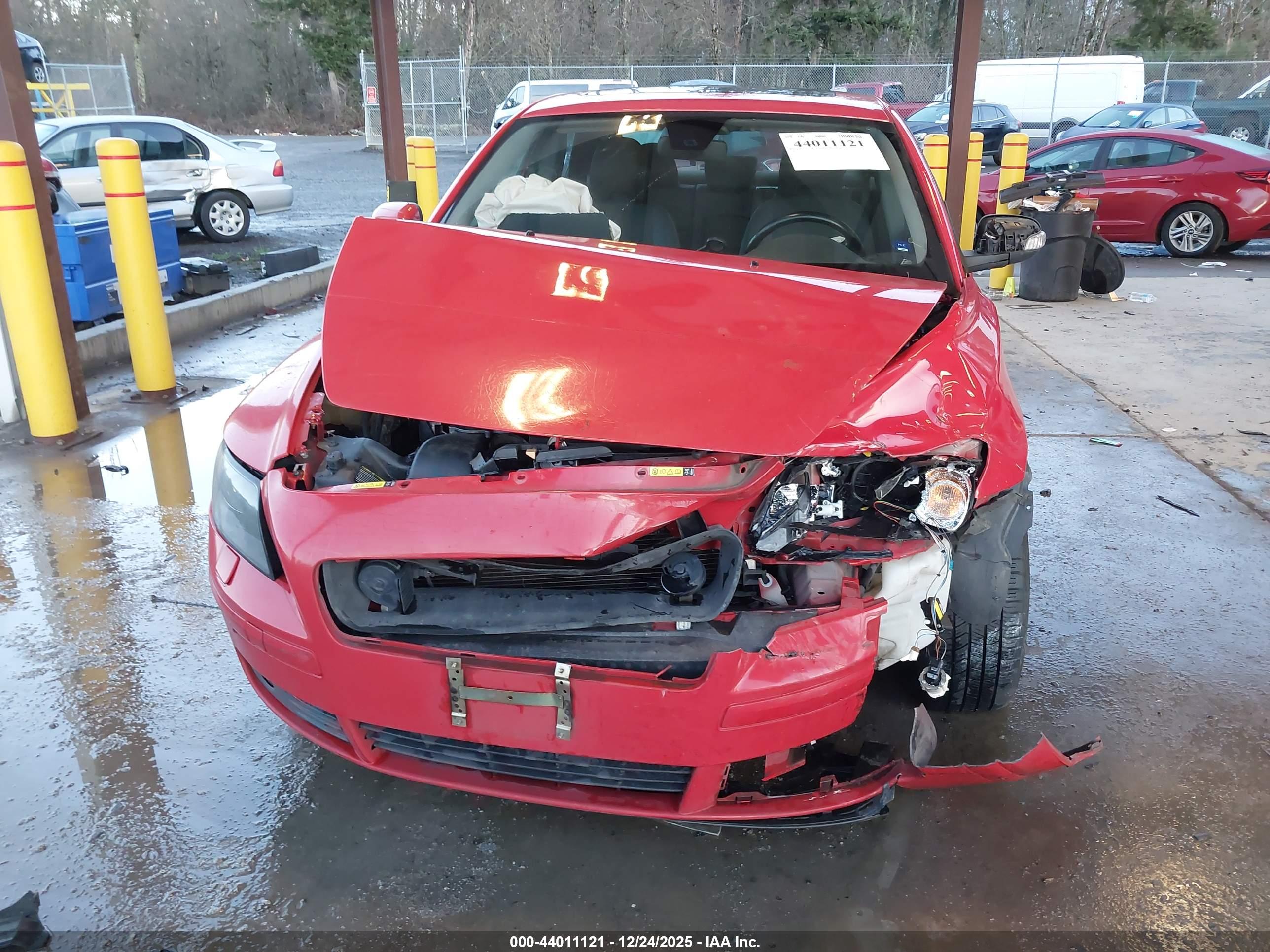 VOLVO S40 image 6