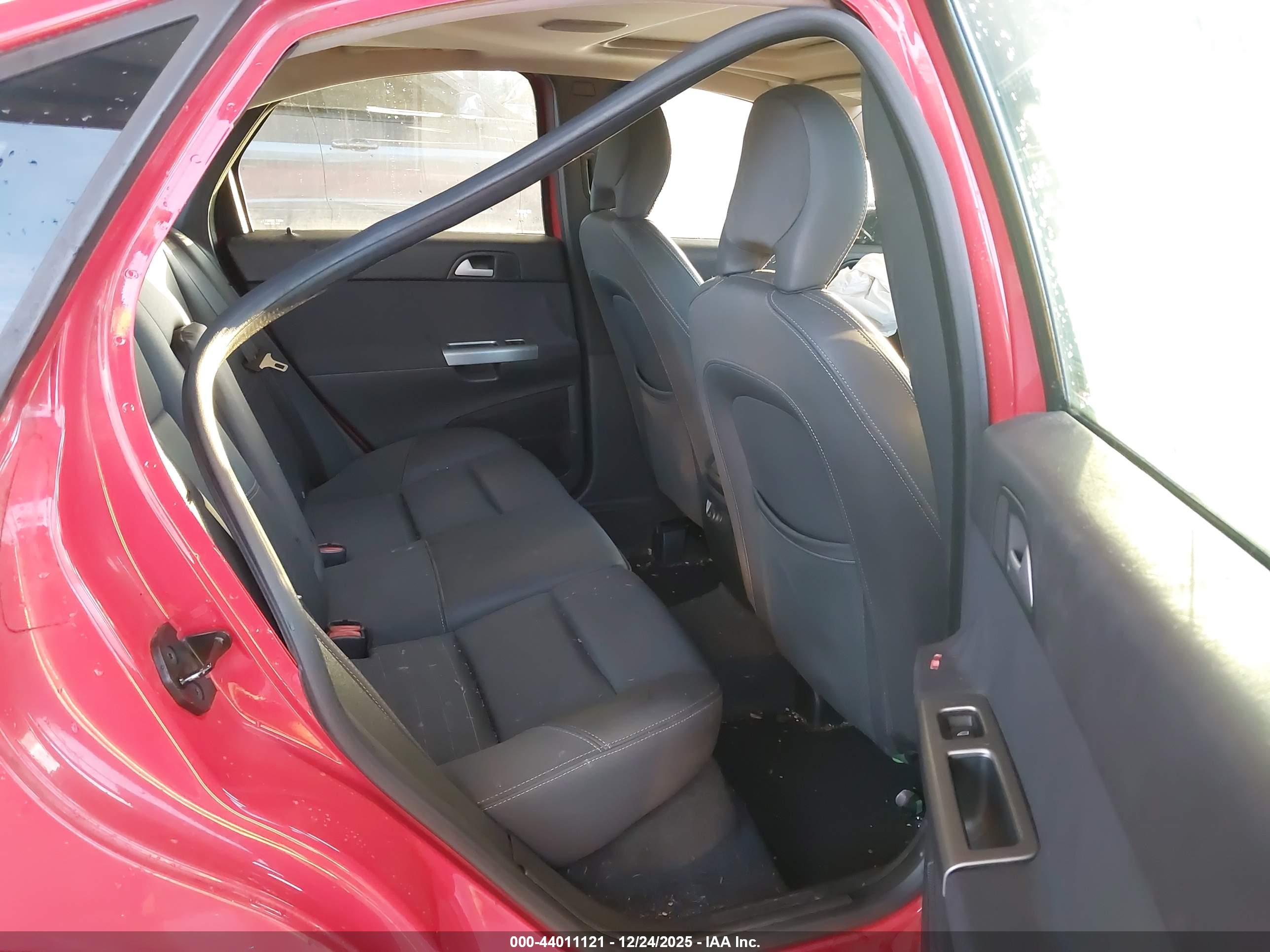 VOLVO S40 image 8