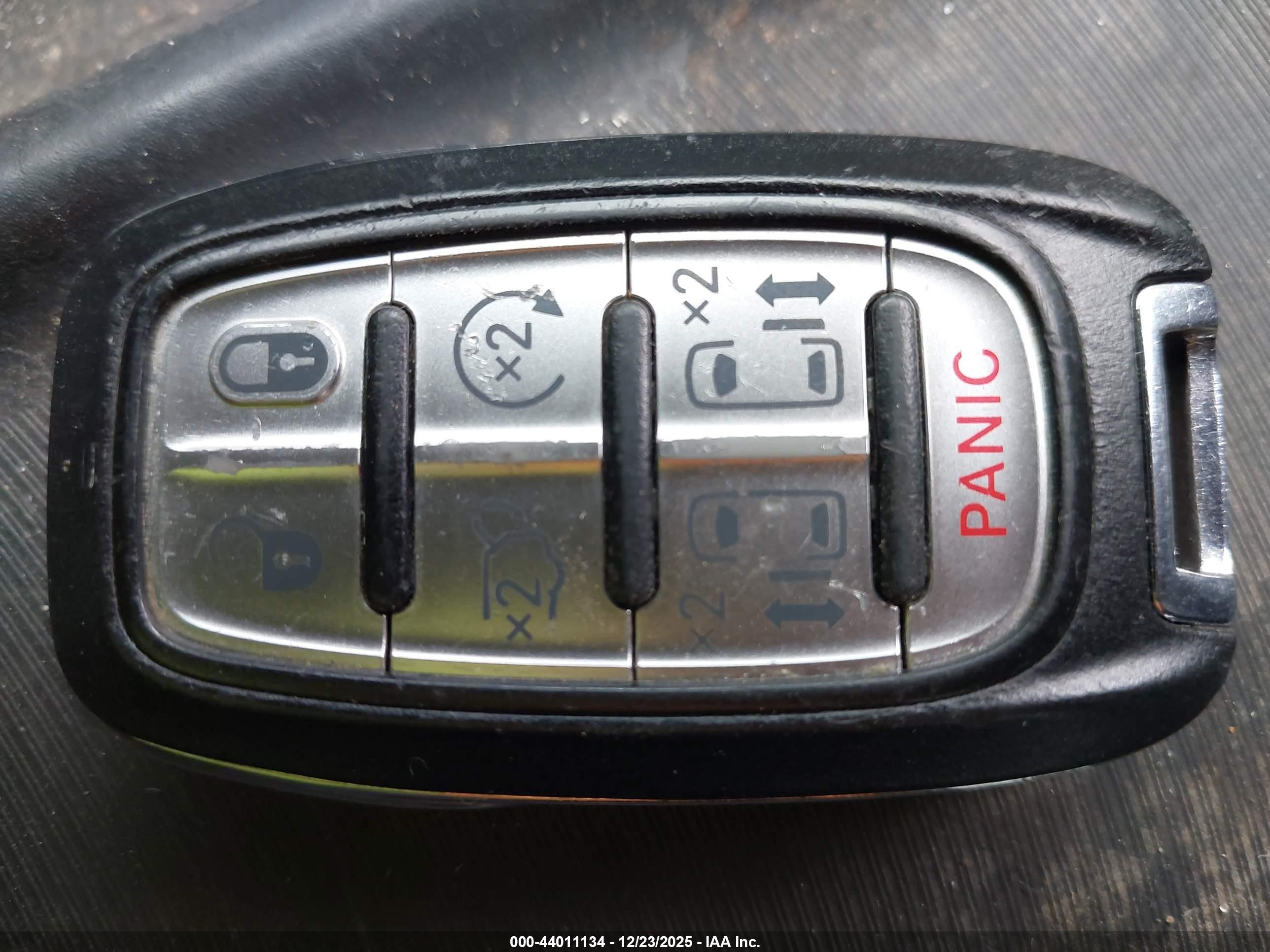 CHRYSLER PACIFICA image 11