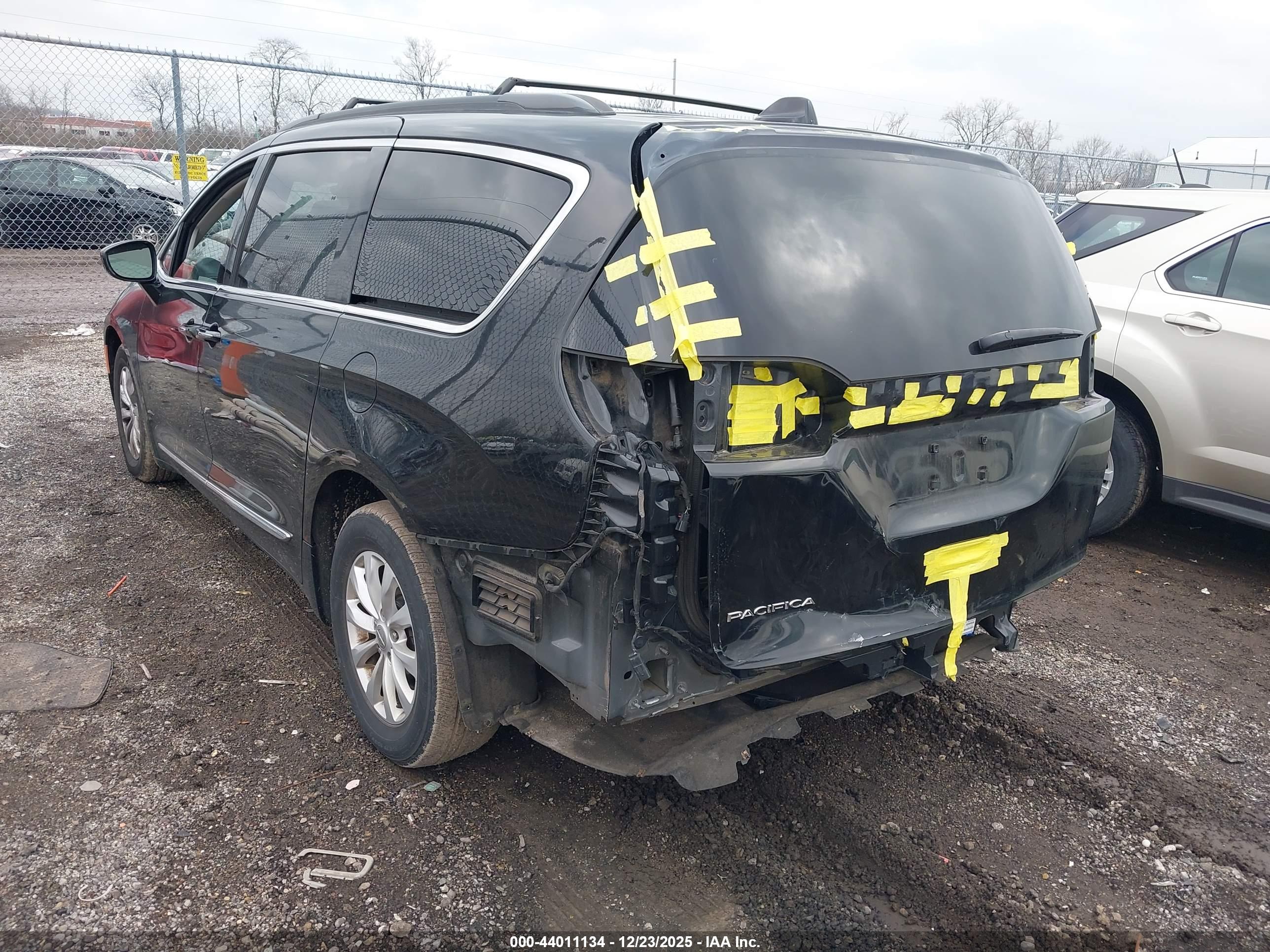 CHRYSLER PACIFICA image 3