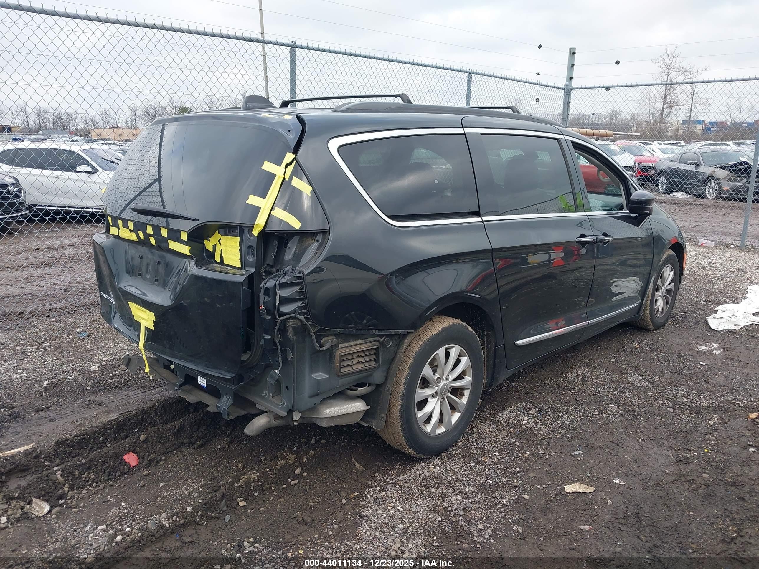 CHRYSLER PACIFICA image 4