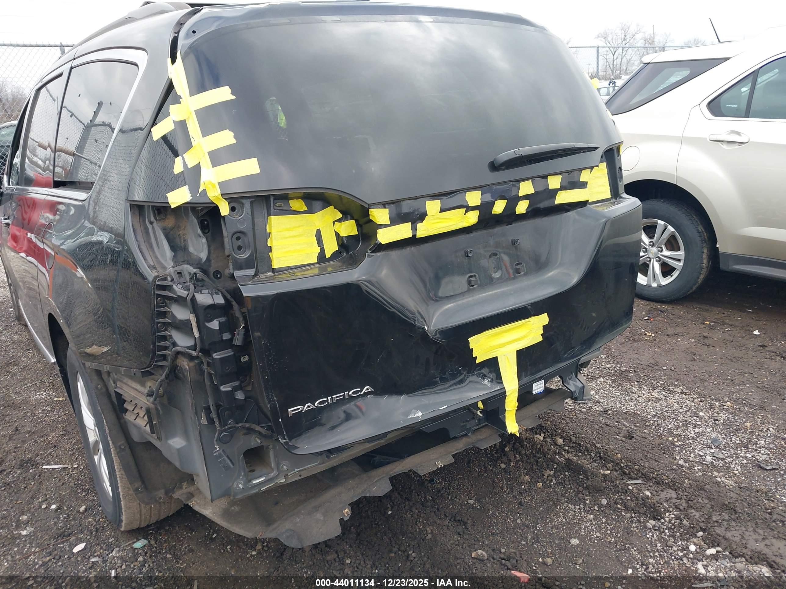 CHRYSLER PACIFICA image 6