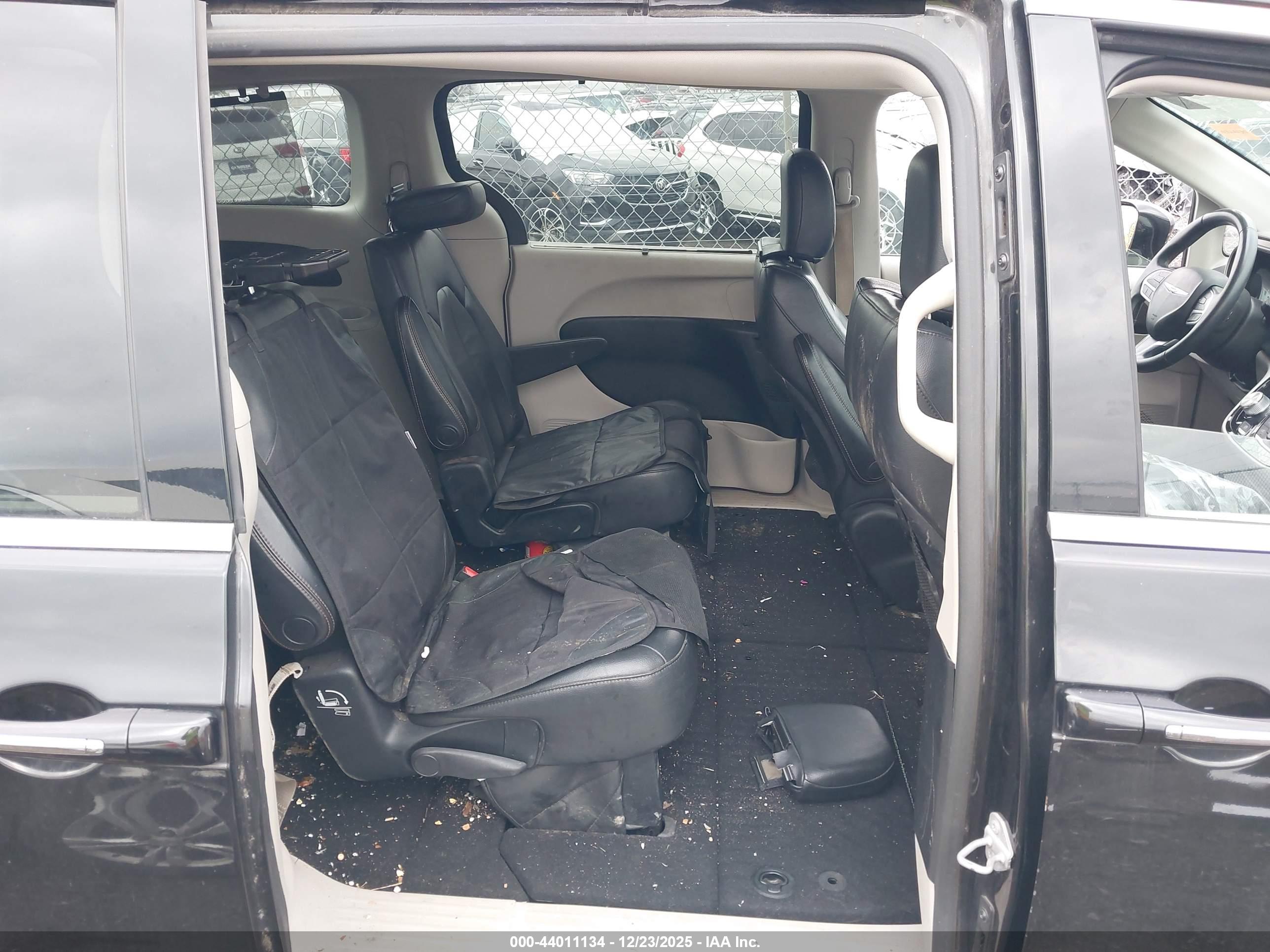 CHRYSLER PACIFICA image 8