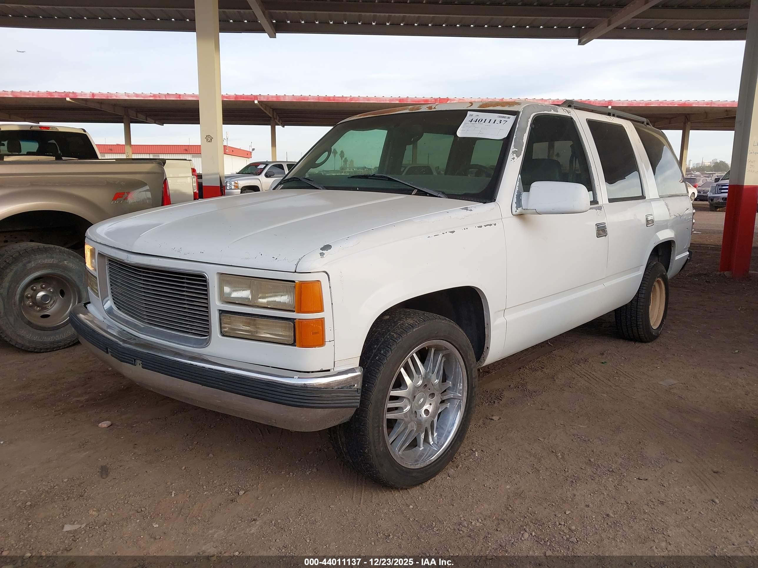 GMC YUKON image 2