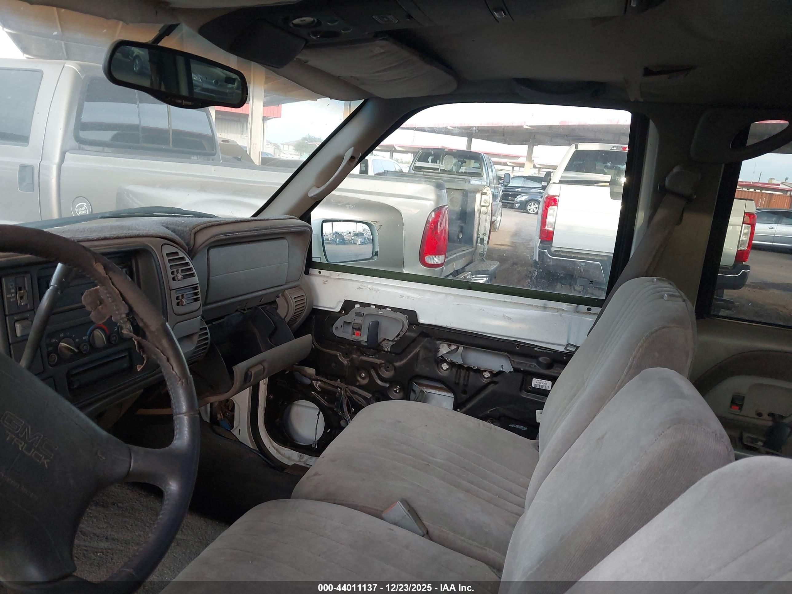 GMC YUKON image 5