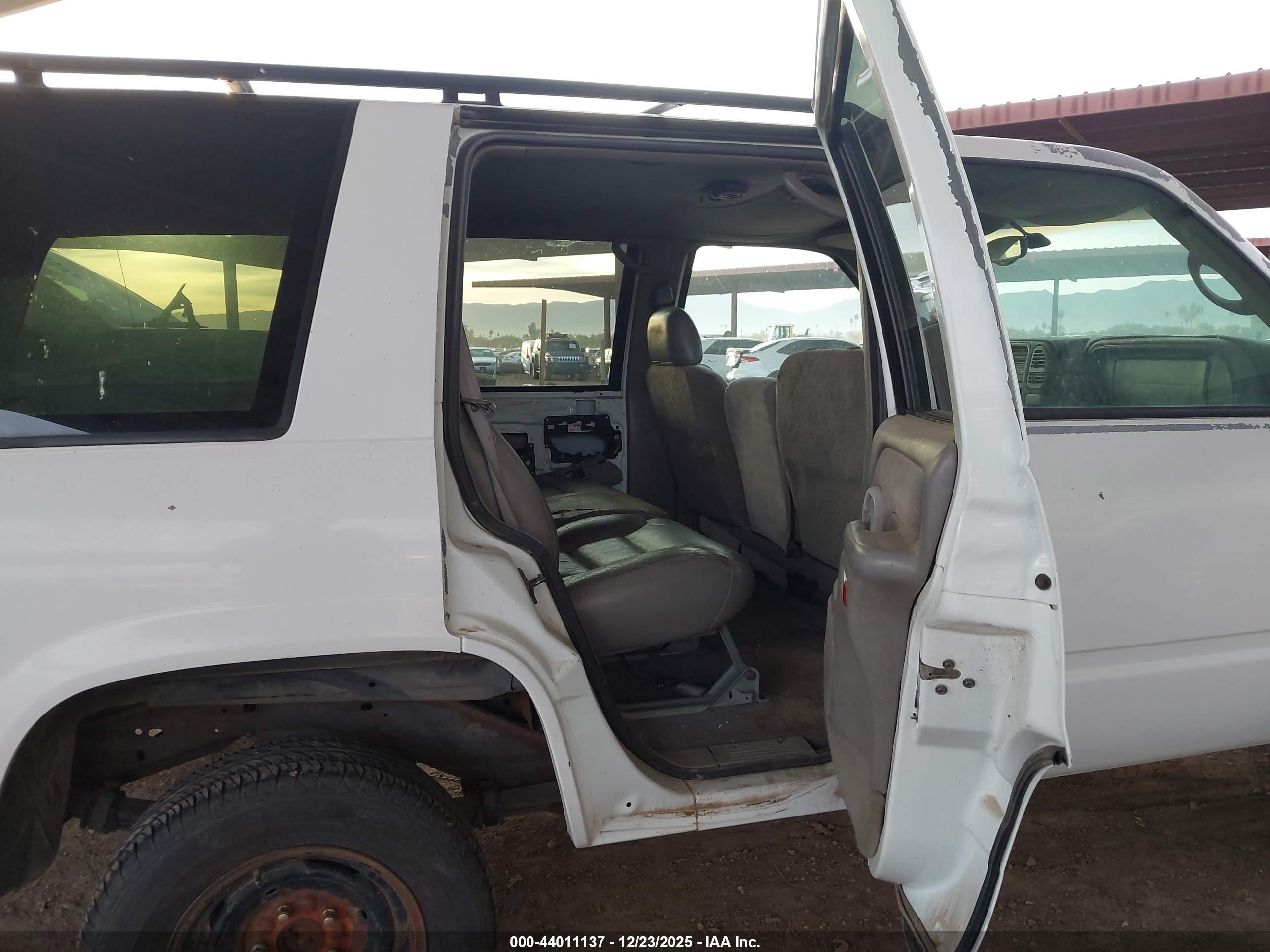GMC YUKON image 8