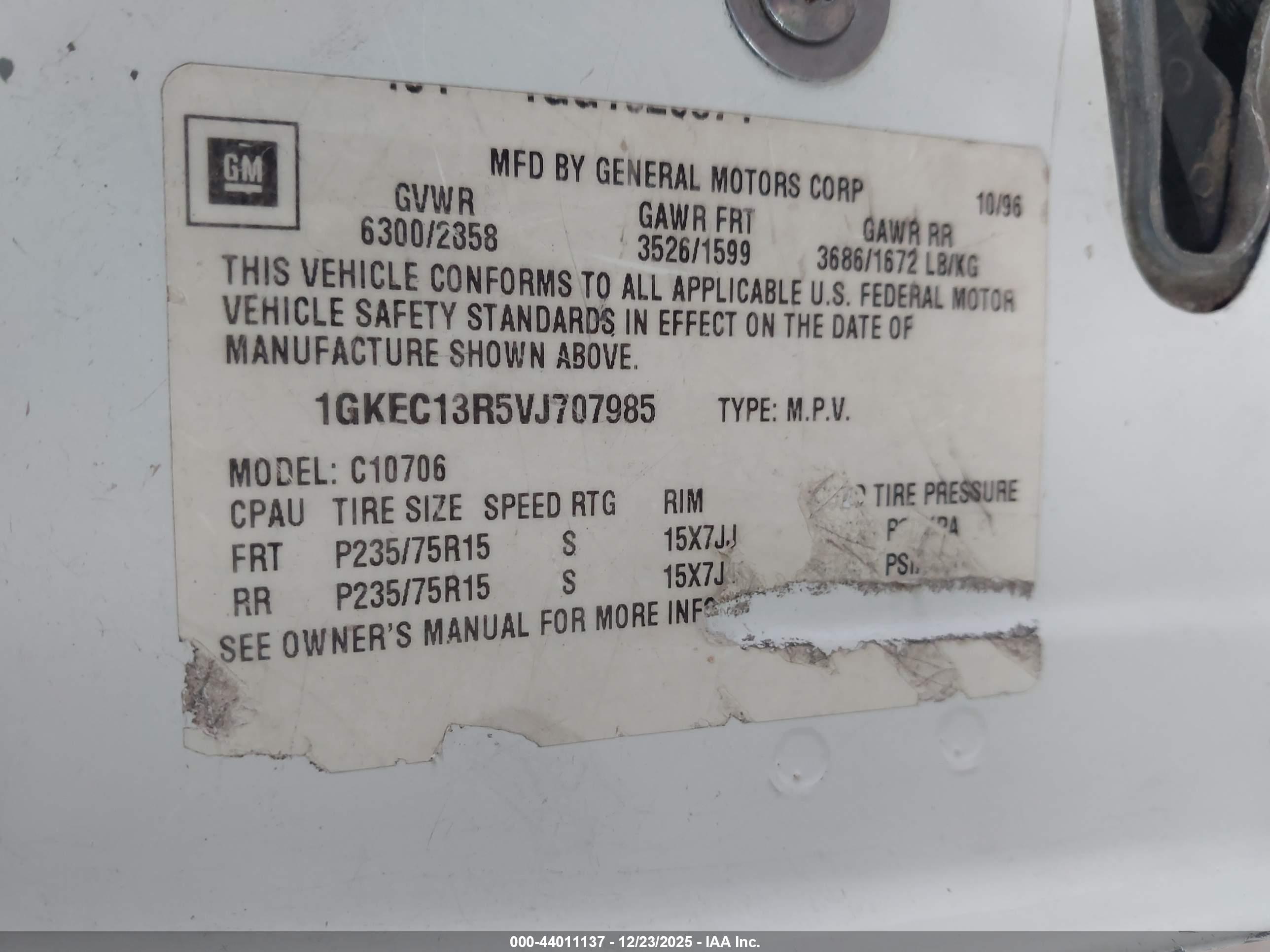 GMC YUKON image 9