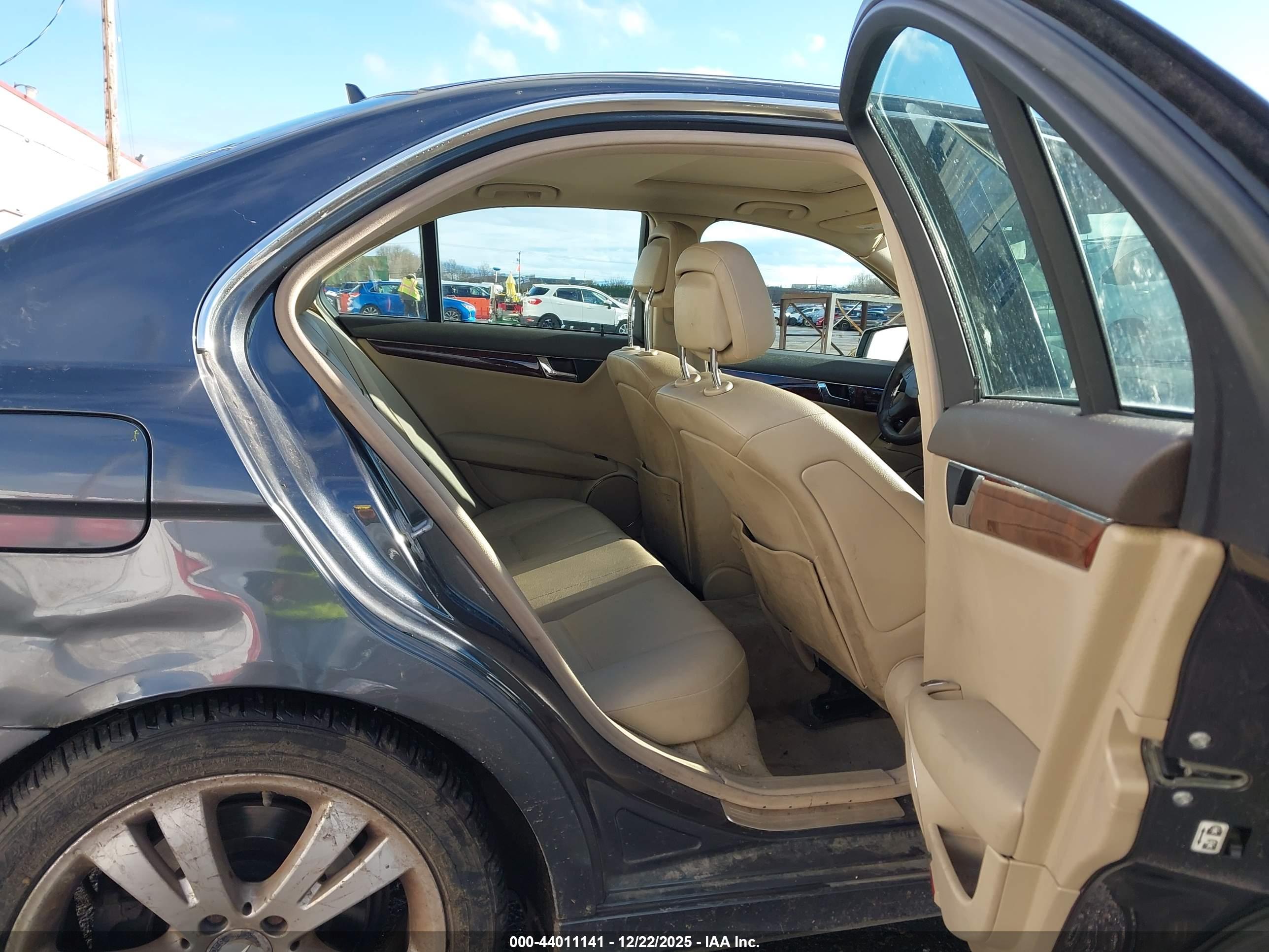 MERCEDES-BENZ C image 8