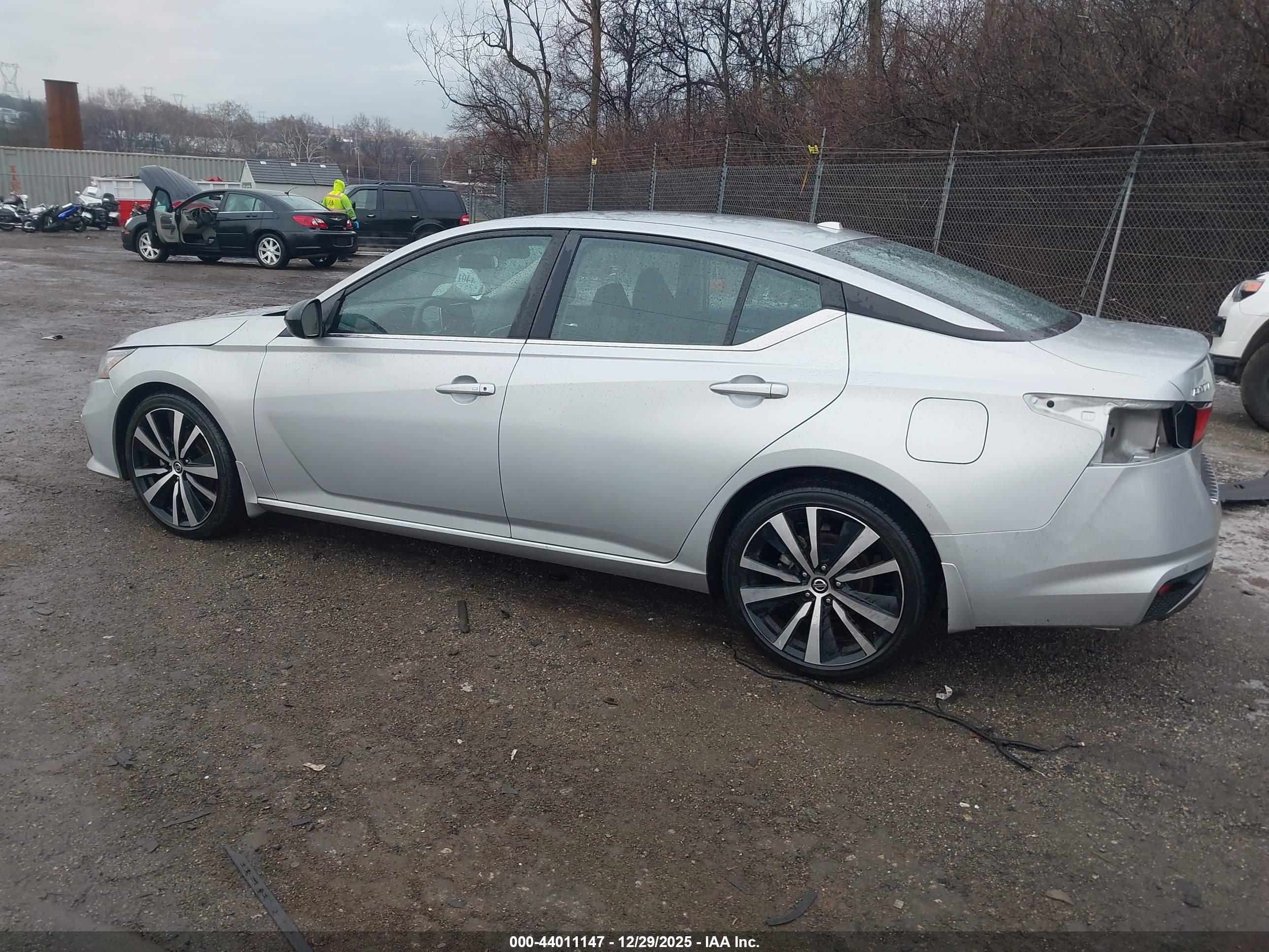 NISSAN ALTIMA image 3