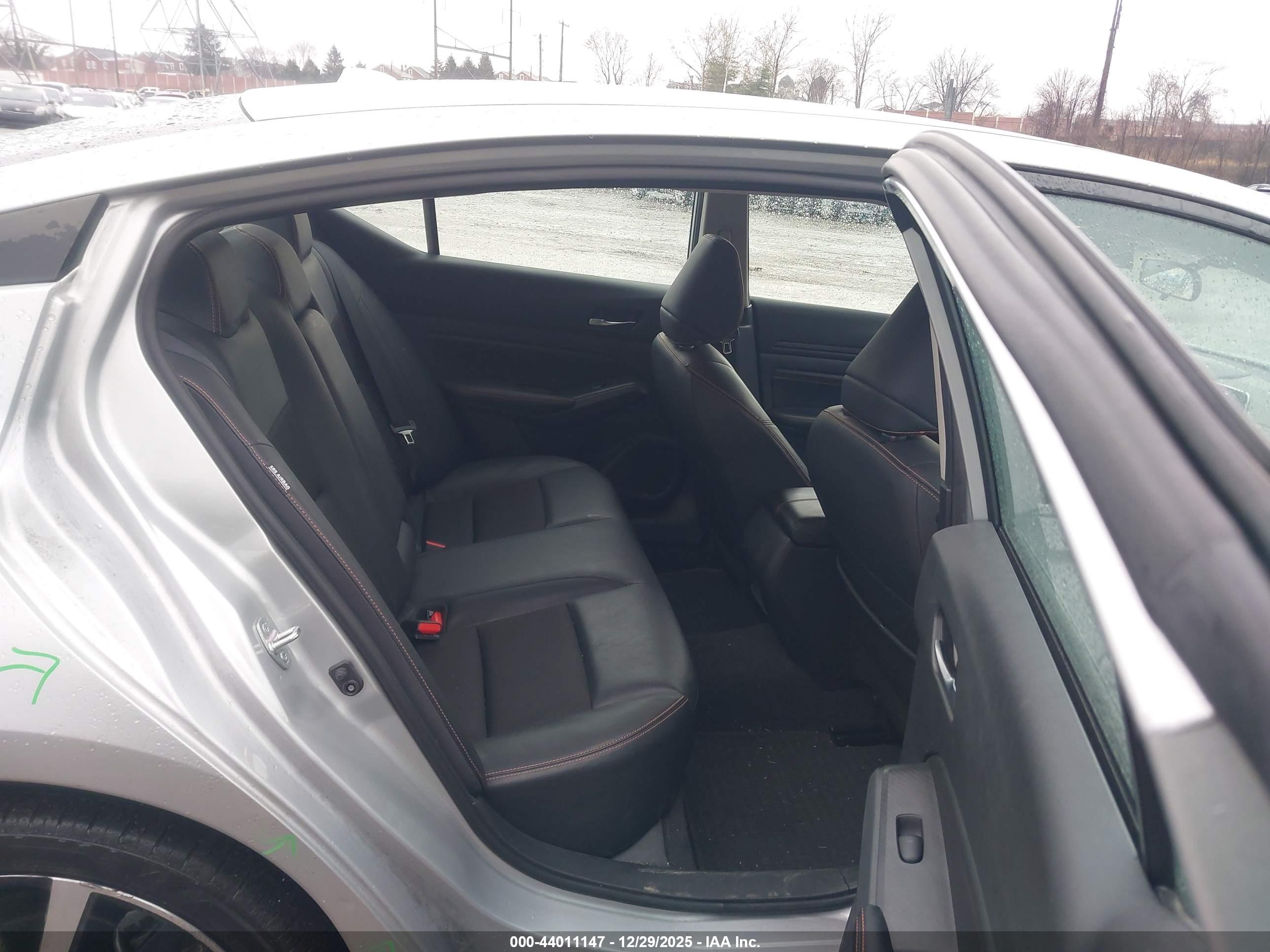 NISSAN ALTIMA image 8