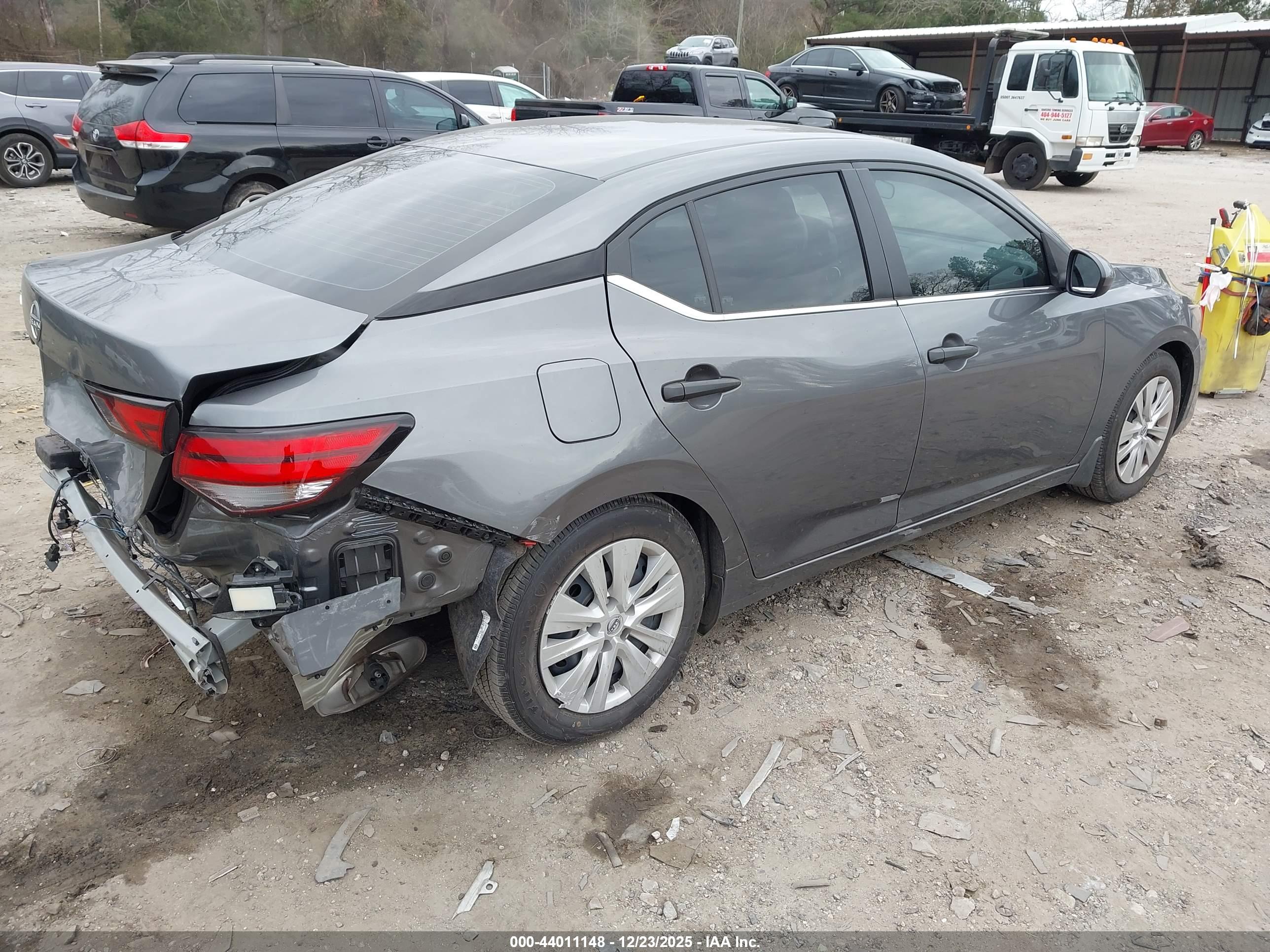 NISSAN SENTRA image 4