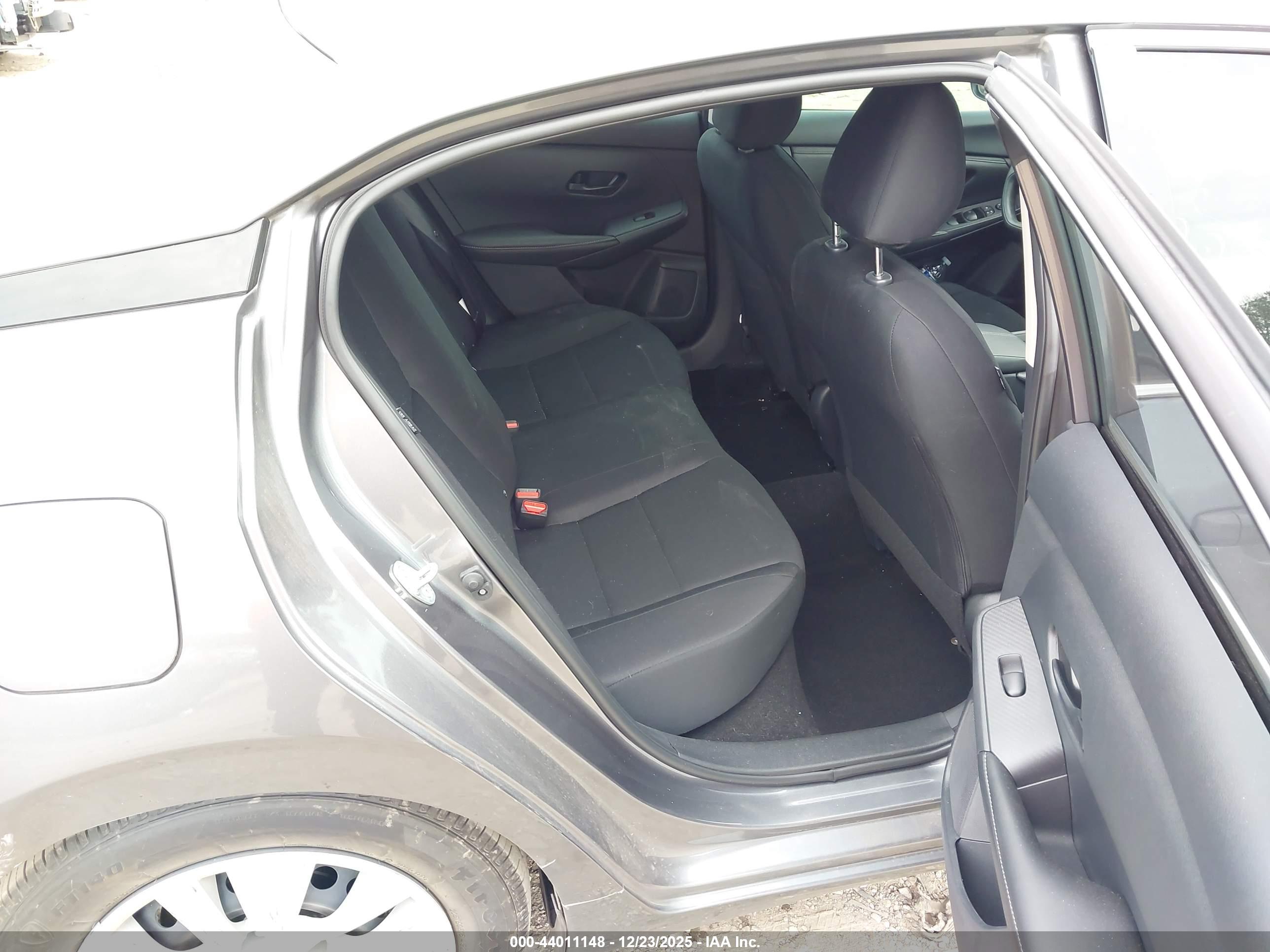 NISSAN SENTRA image 8