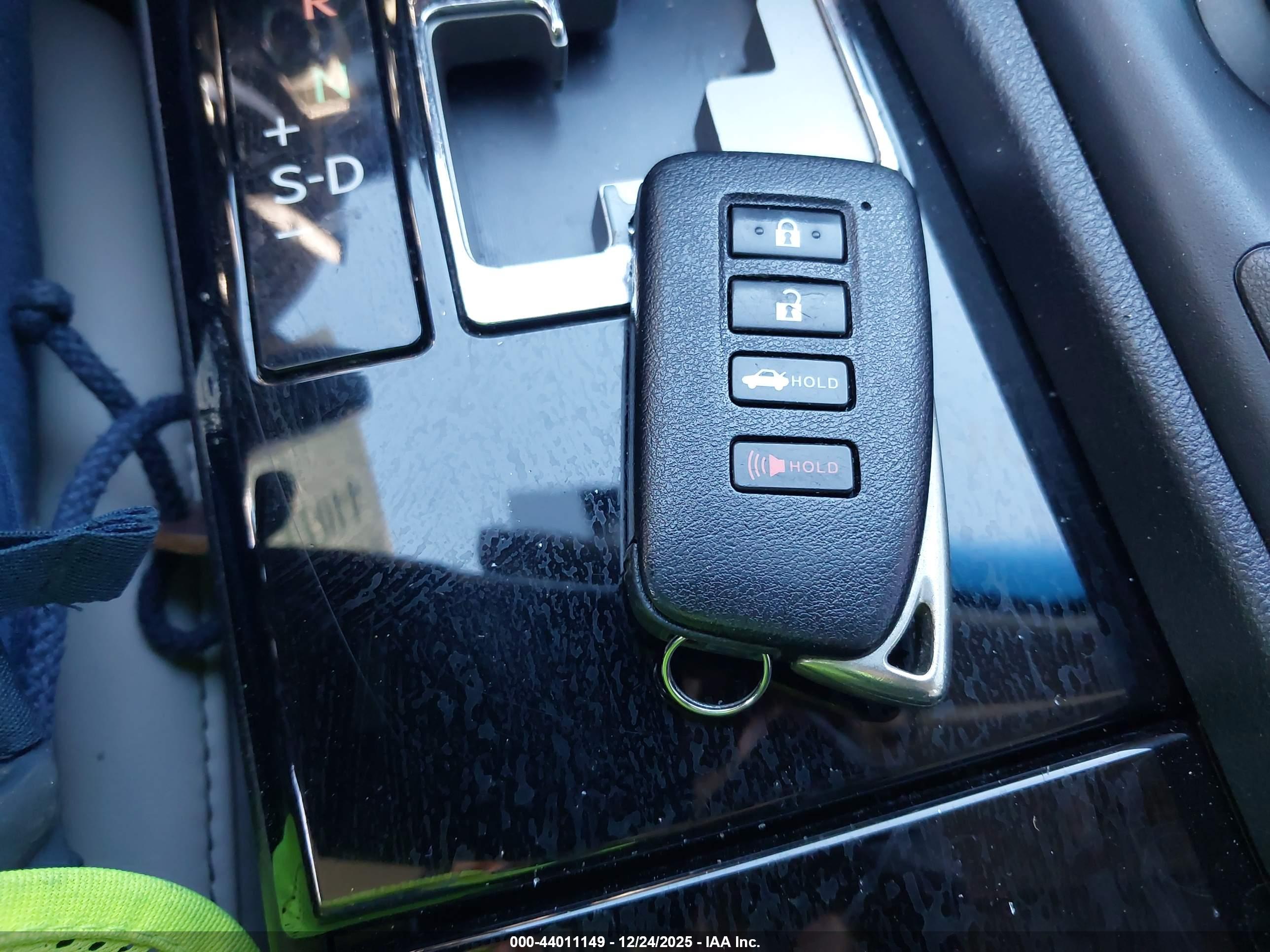 LEXUS ES image 11