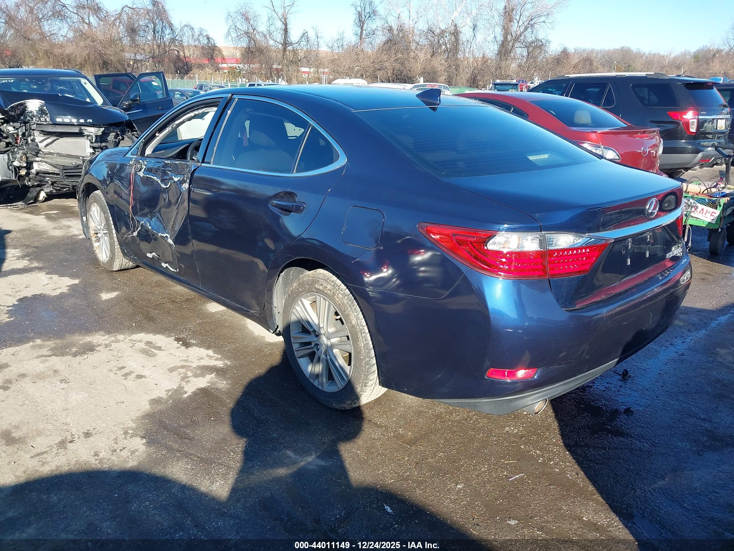 LEXUS ES image 3