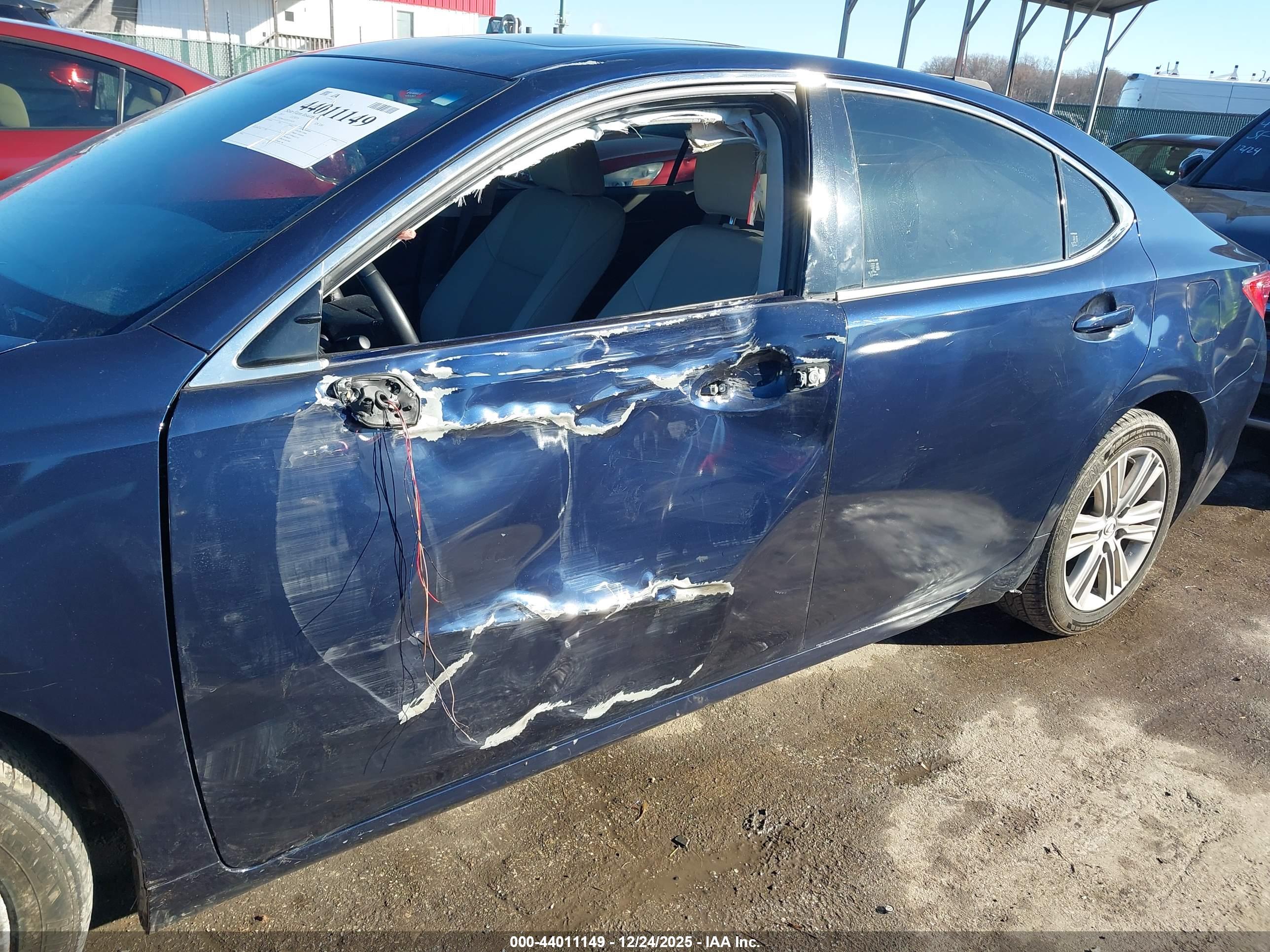 LEXUS ES image 6