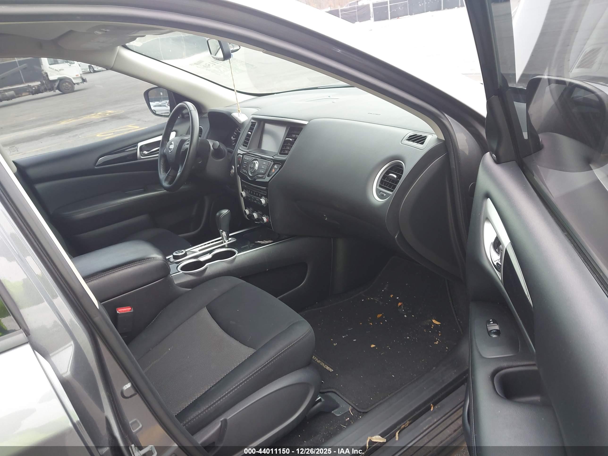 NISSAN PATHFINDER image 5