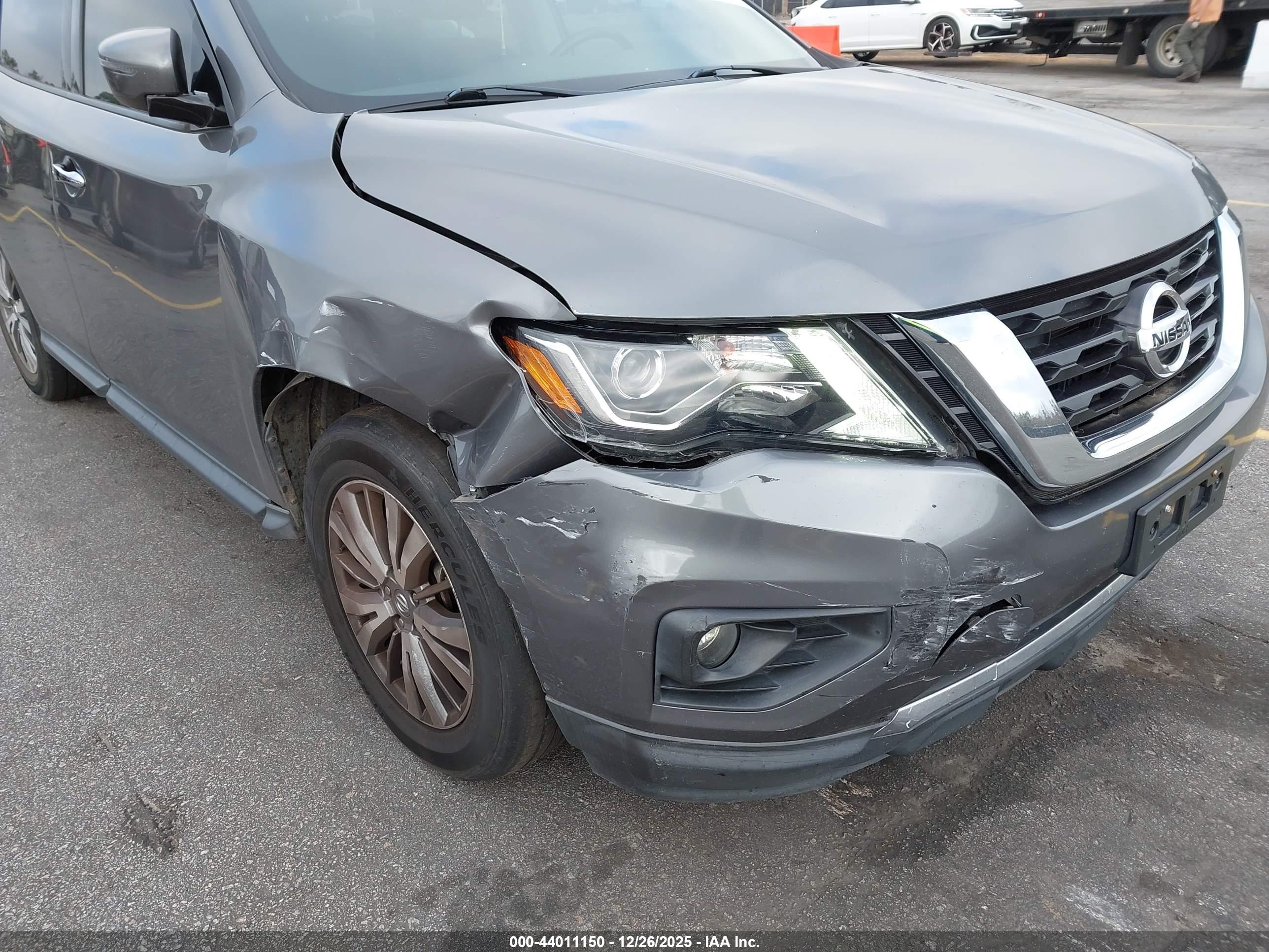 NISSAN PATHFINDER image 6