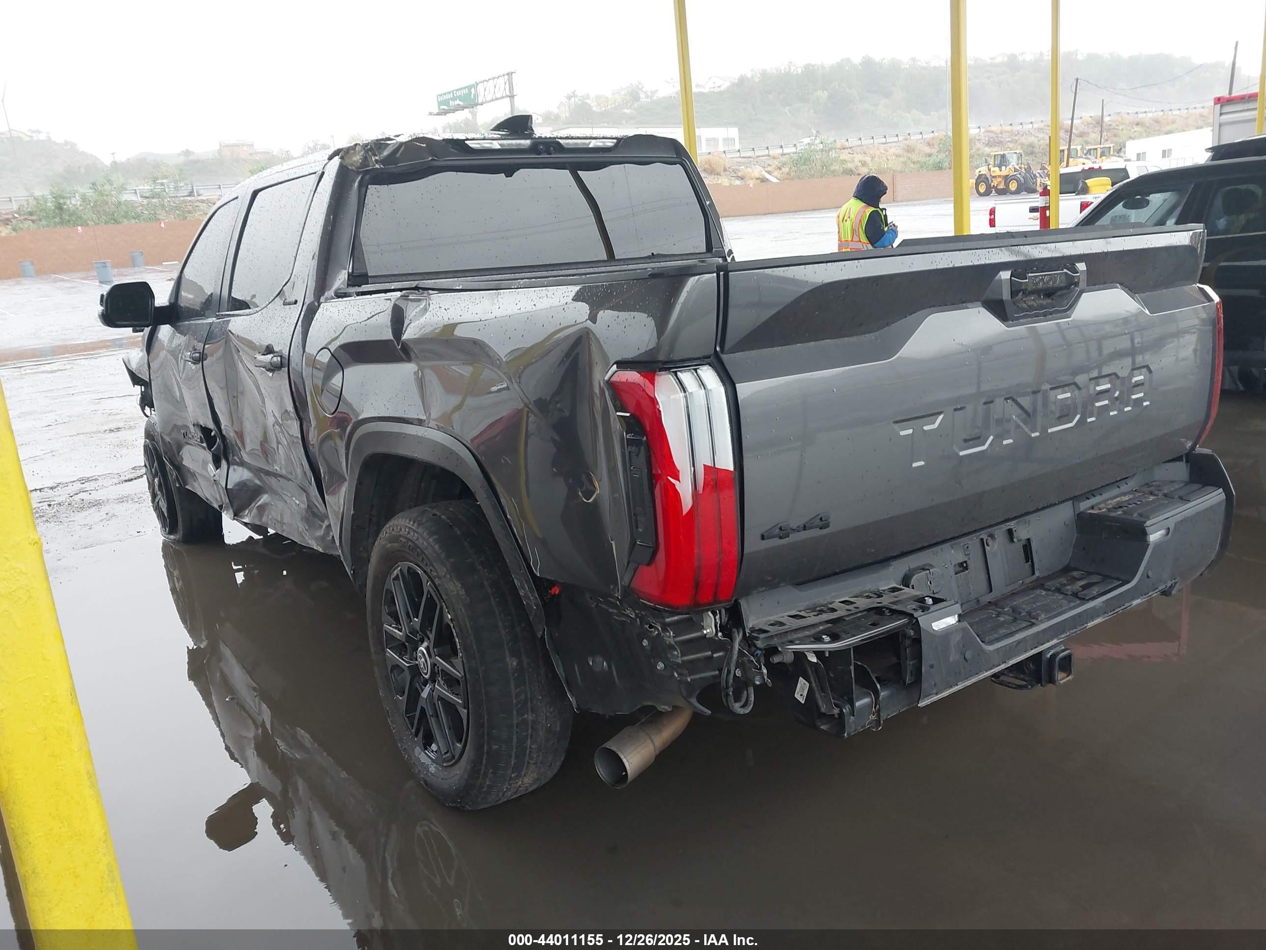 TOYOTA TUNDRA image 3