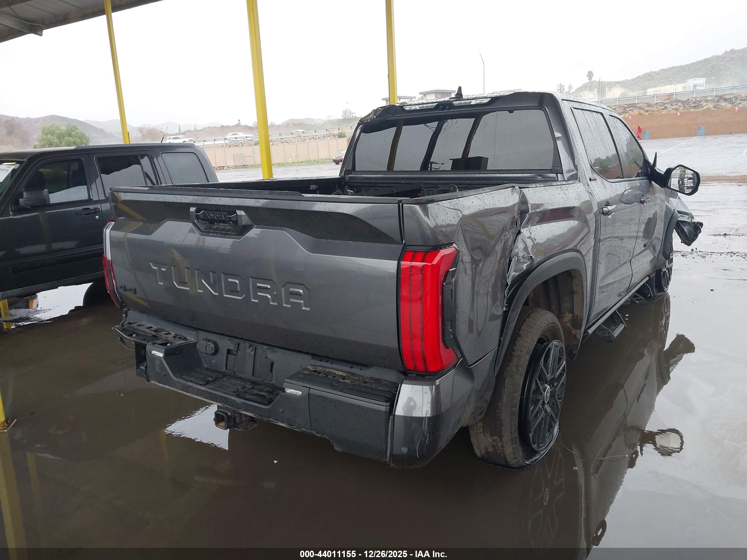 TOYOTA TUNDRA image 4