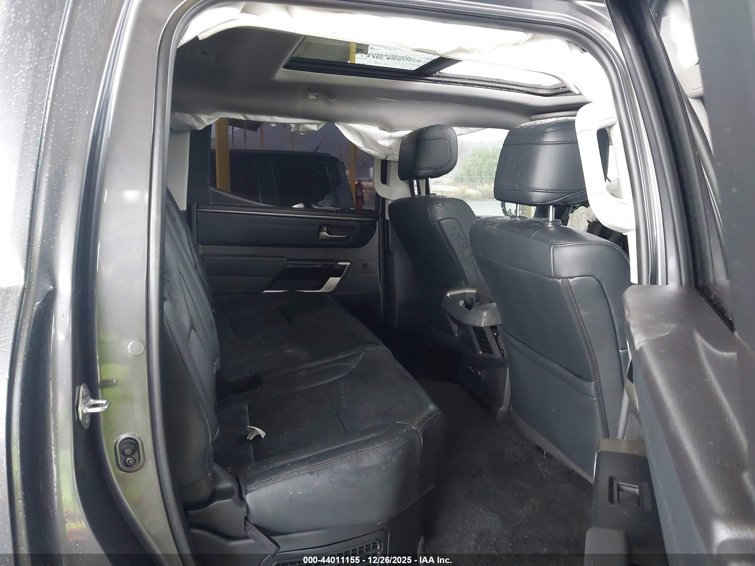 TOYOTA TUNDRA image 8
