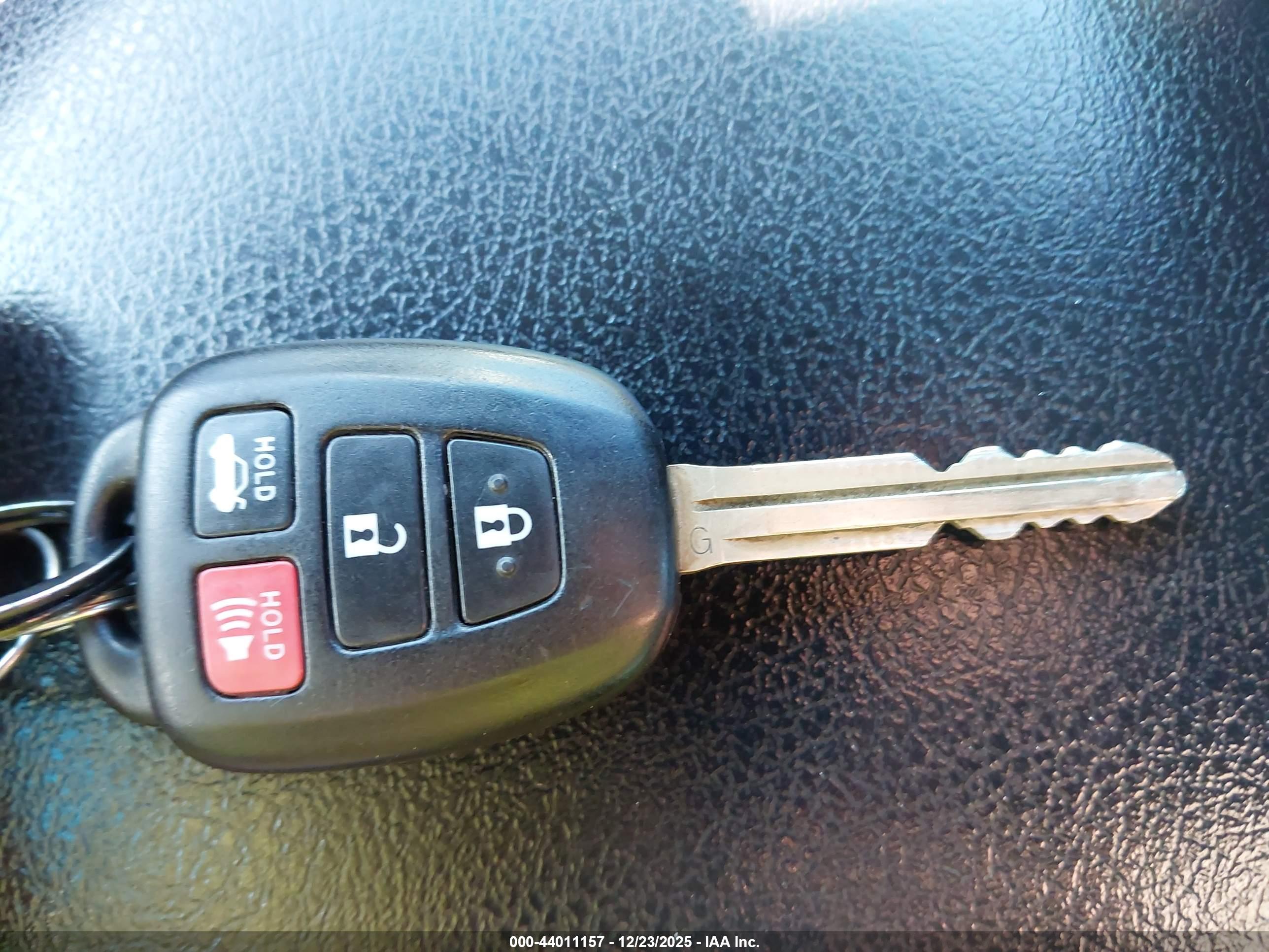 TOYOTA CAMRY image 11