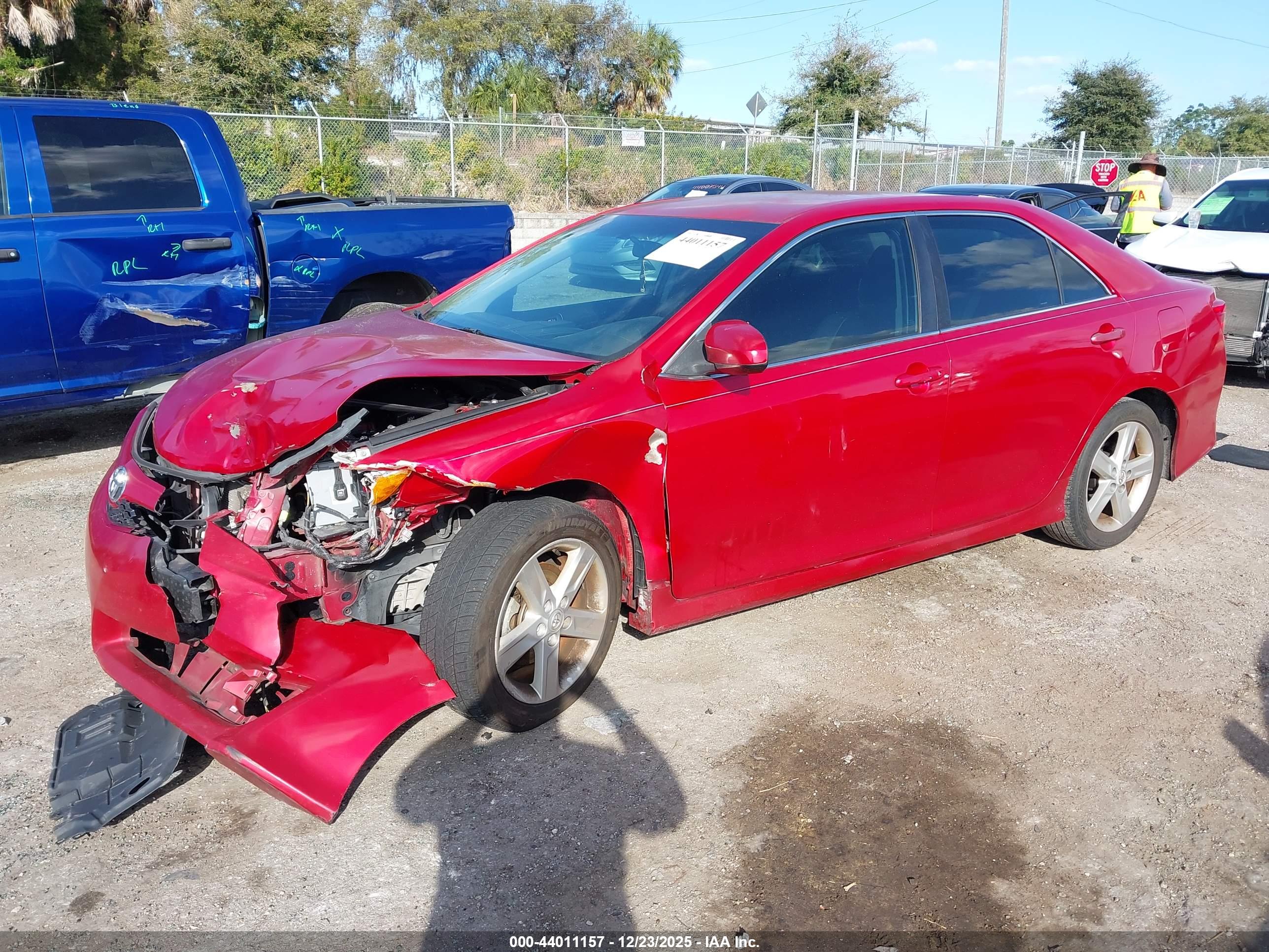 TOYOTA CAMRY image 2