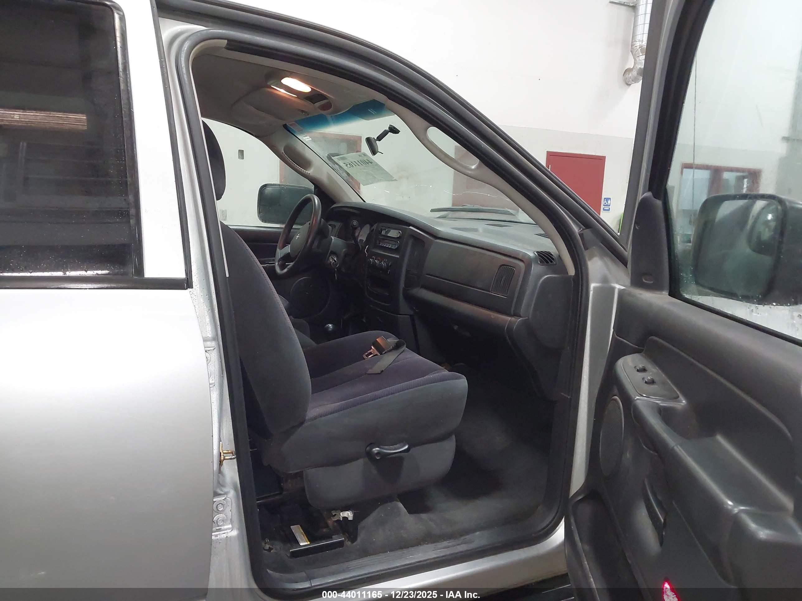 DODGE RAM image 5