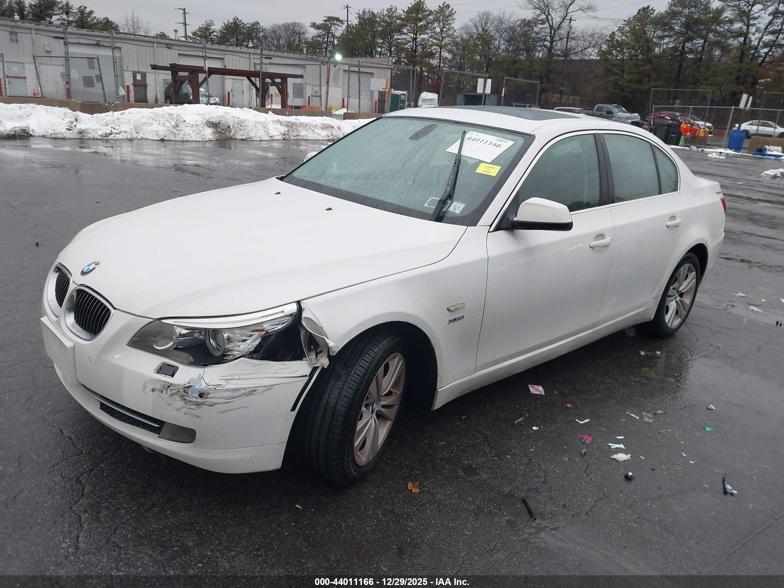 BMW 528I image 2