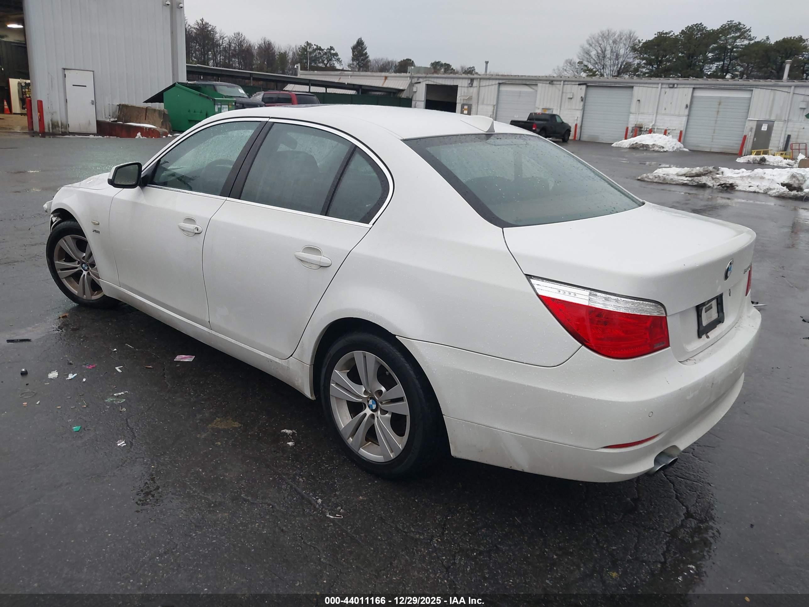BMW 528I image 3