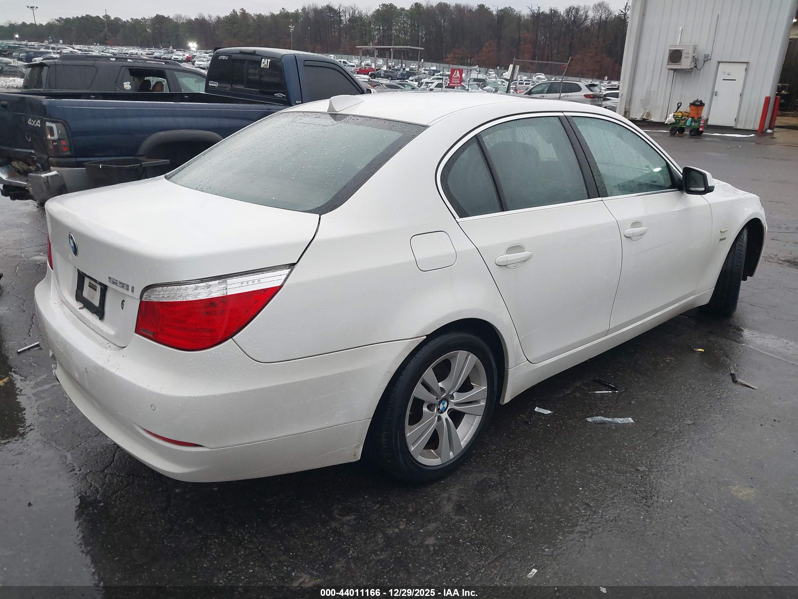 BMW 528I image 4