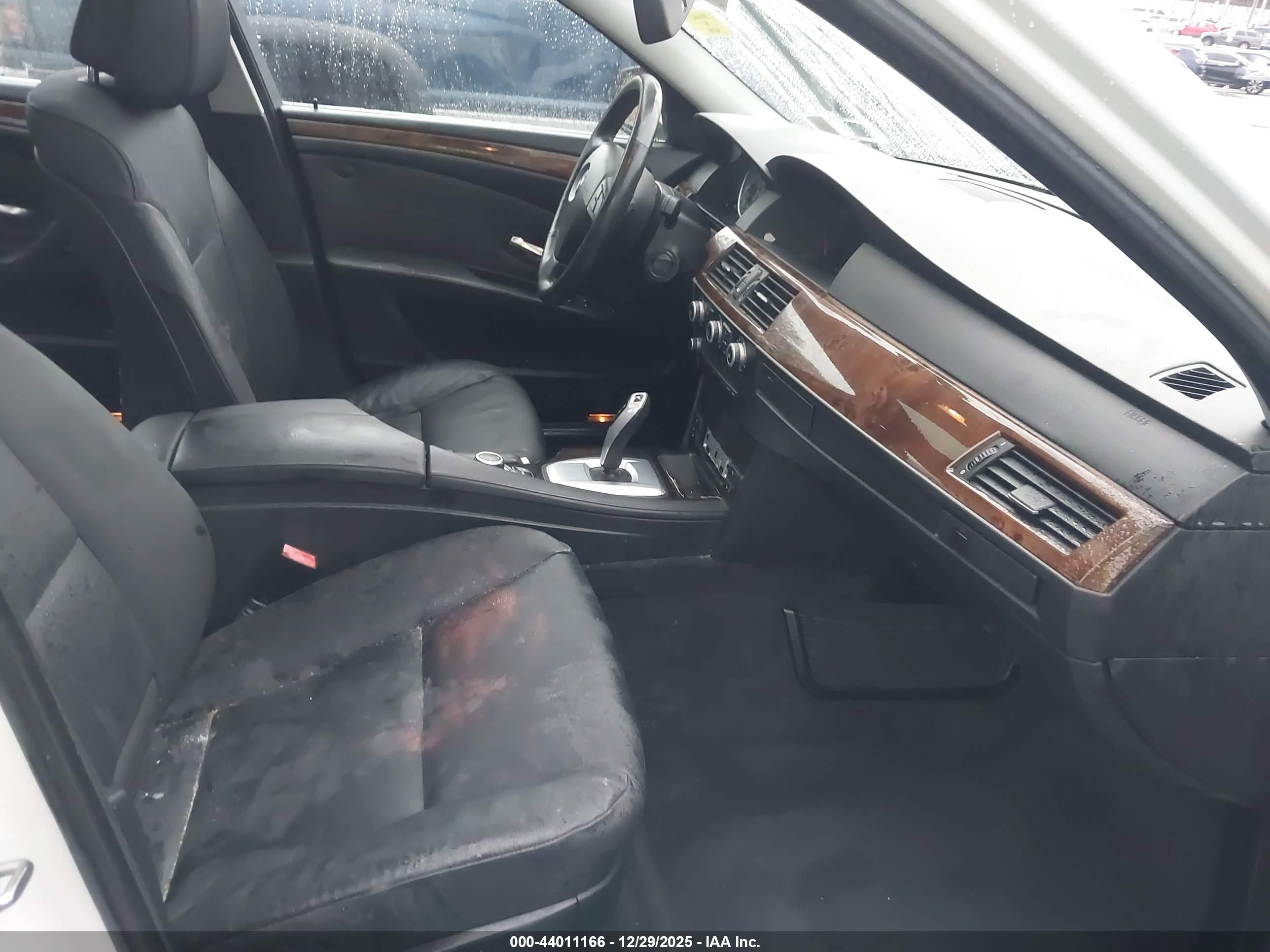 BMW 528I image 5